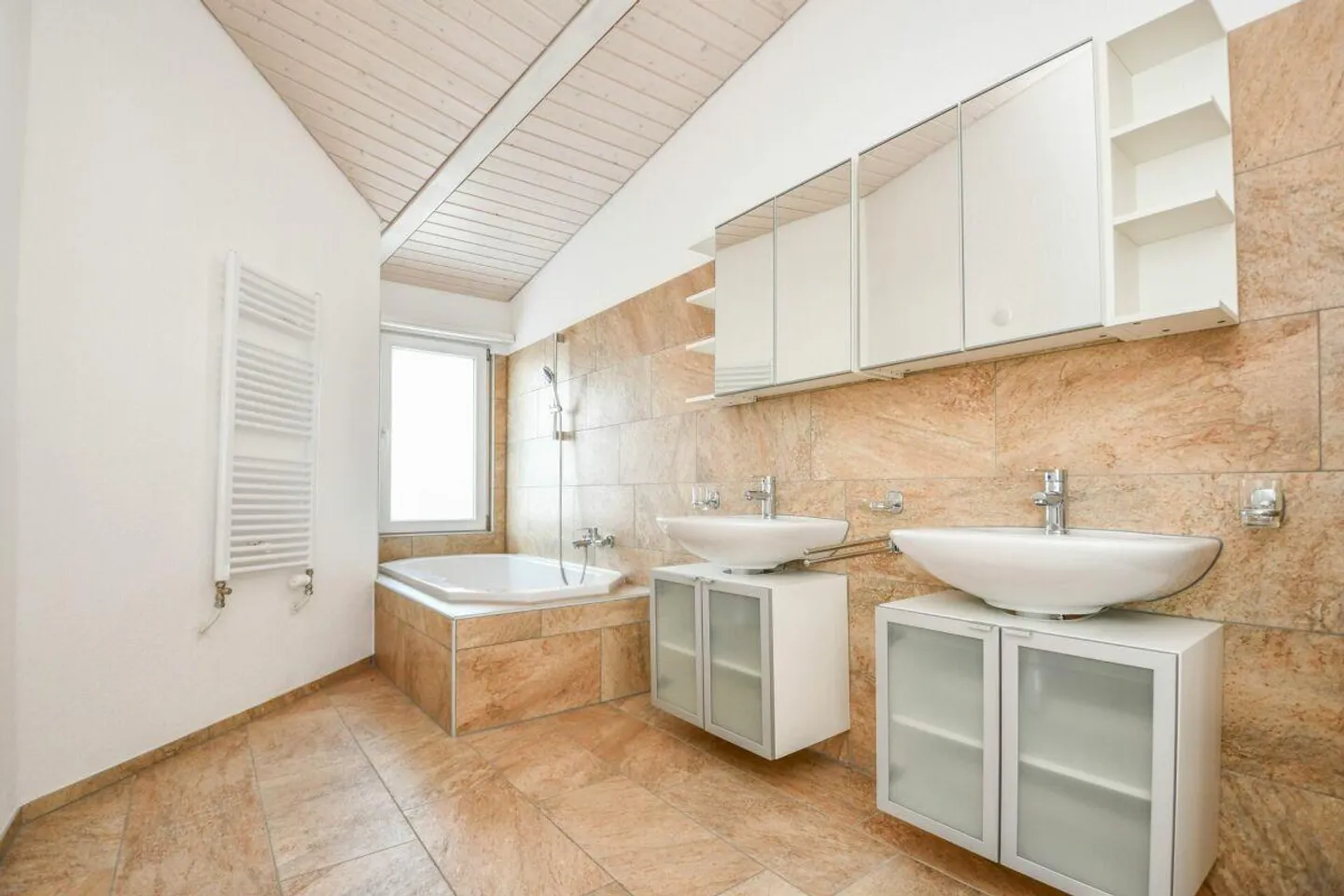 5.5-Room Semi-Detached House in Family-Friendly Location in Zuben - Photo 10 of 18