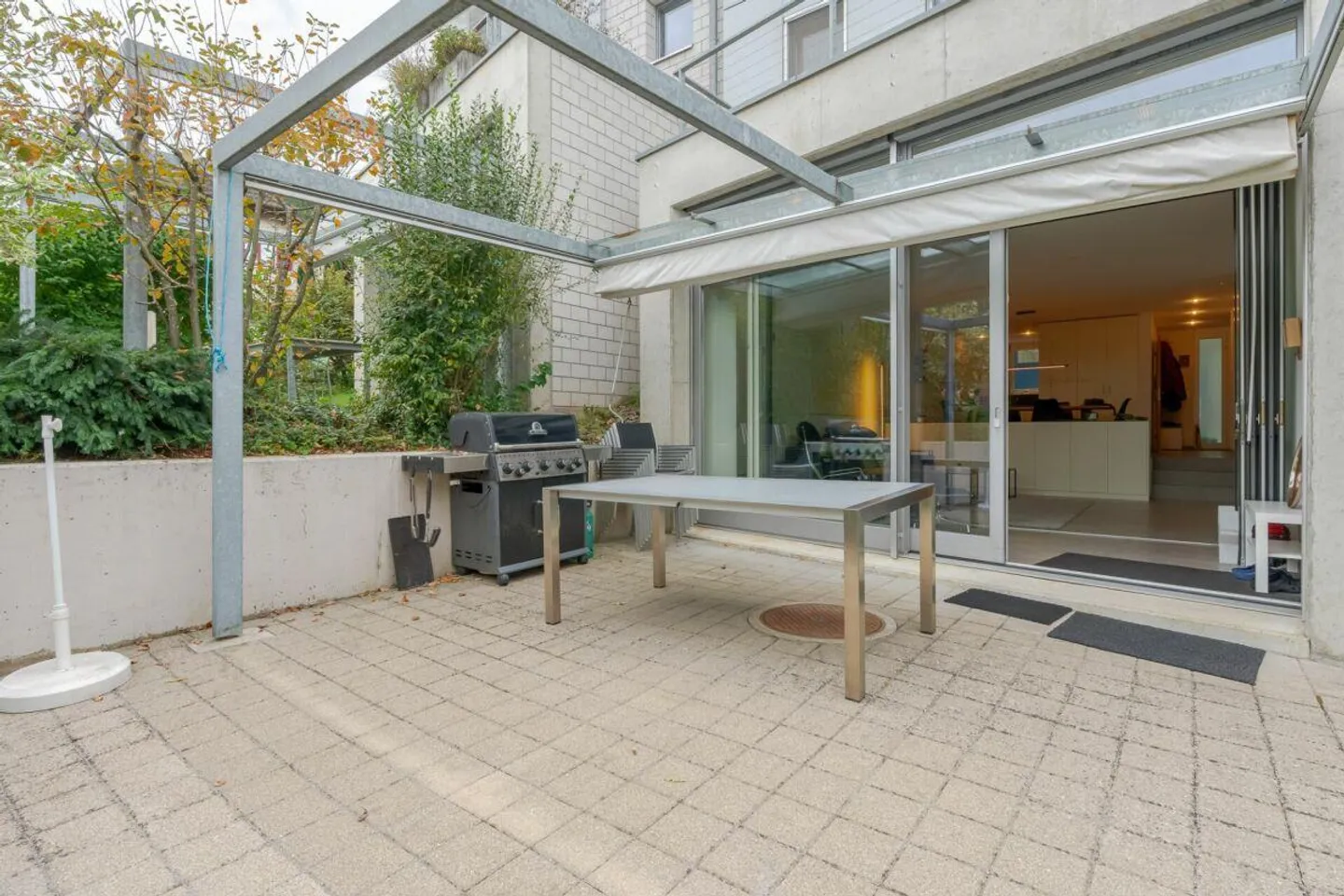 Well-maintained and light-flooded 5.5-room semi-detached house with garage box and AAP - Photo 5 of 12