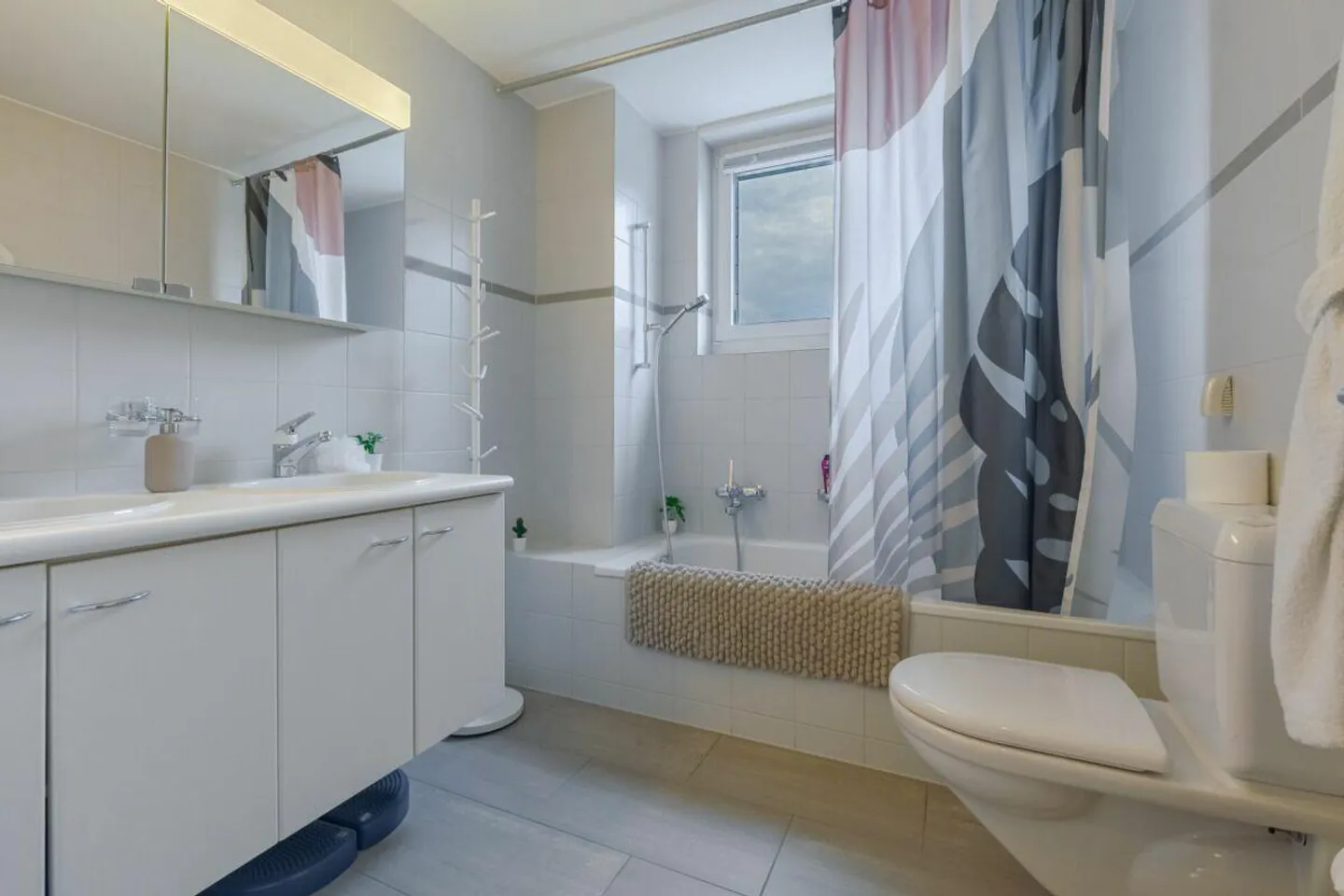 Well-maintained and light-flooded 5.5-room semi-detached house with garage box and AAP - Photo 8 of 12