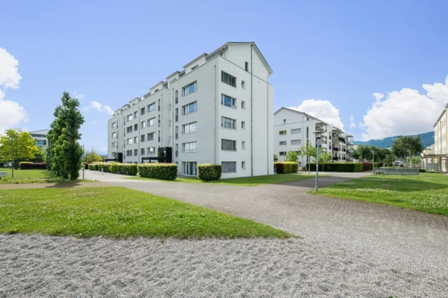 Vie moderne dans la ville des roses de Jona-Rapperswil - Photo 1 sur 9