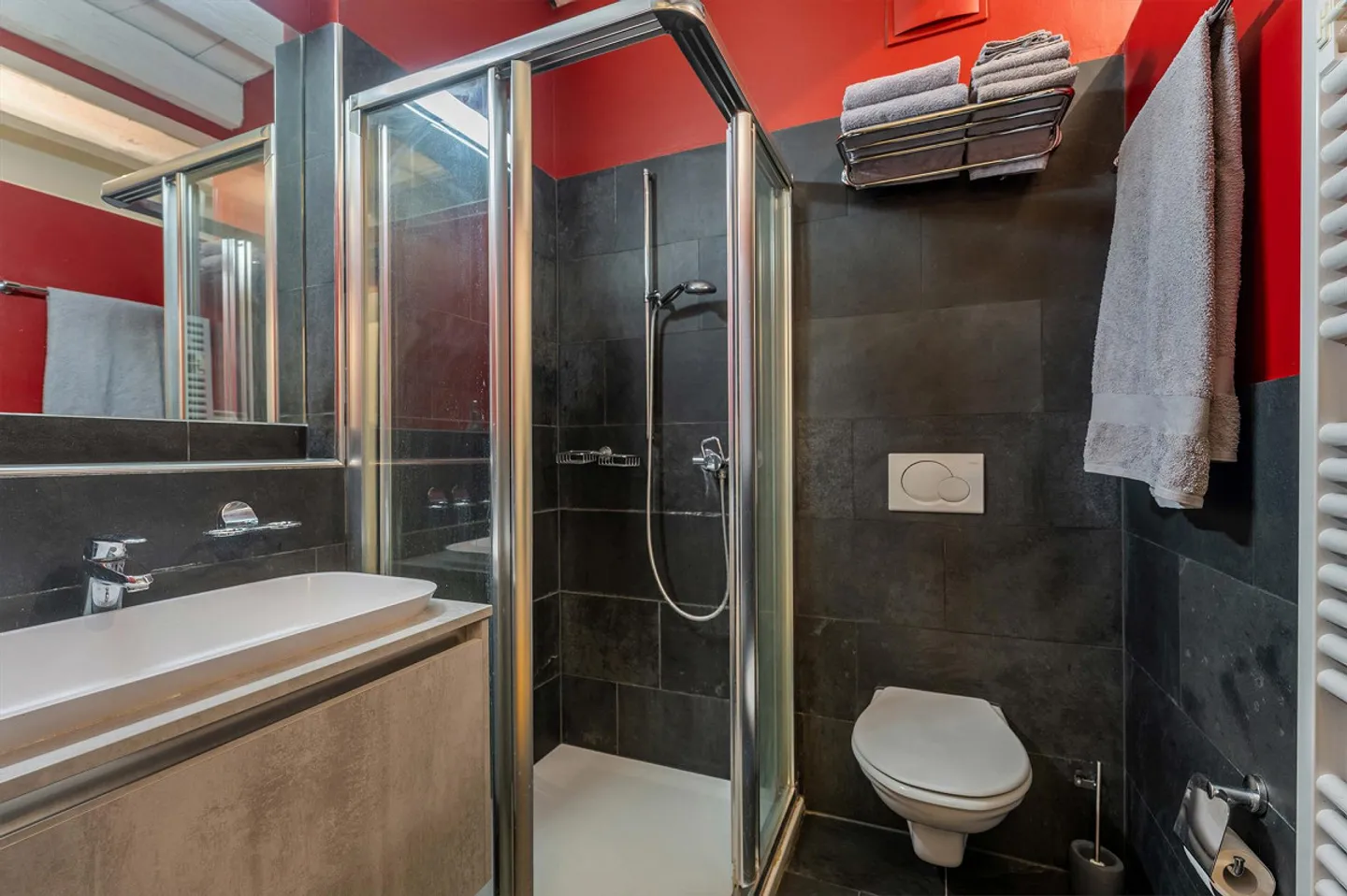 Stilvolles Loft in historischer Spinnerei - Foto 9 von 12