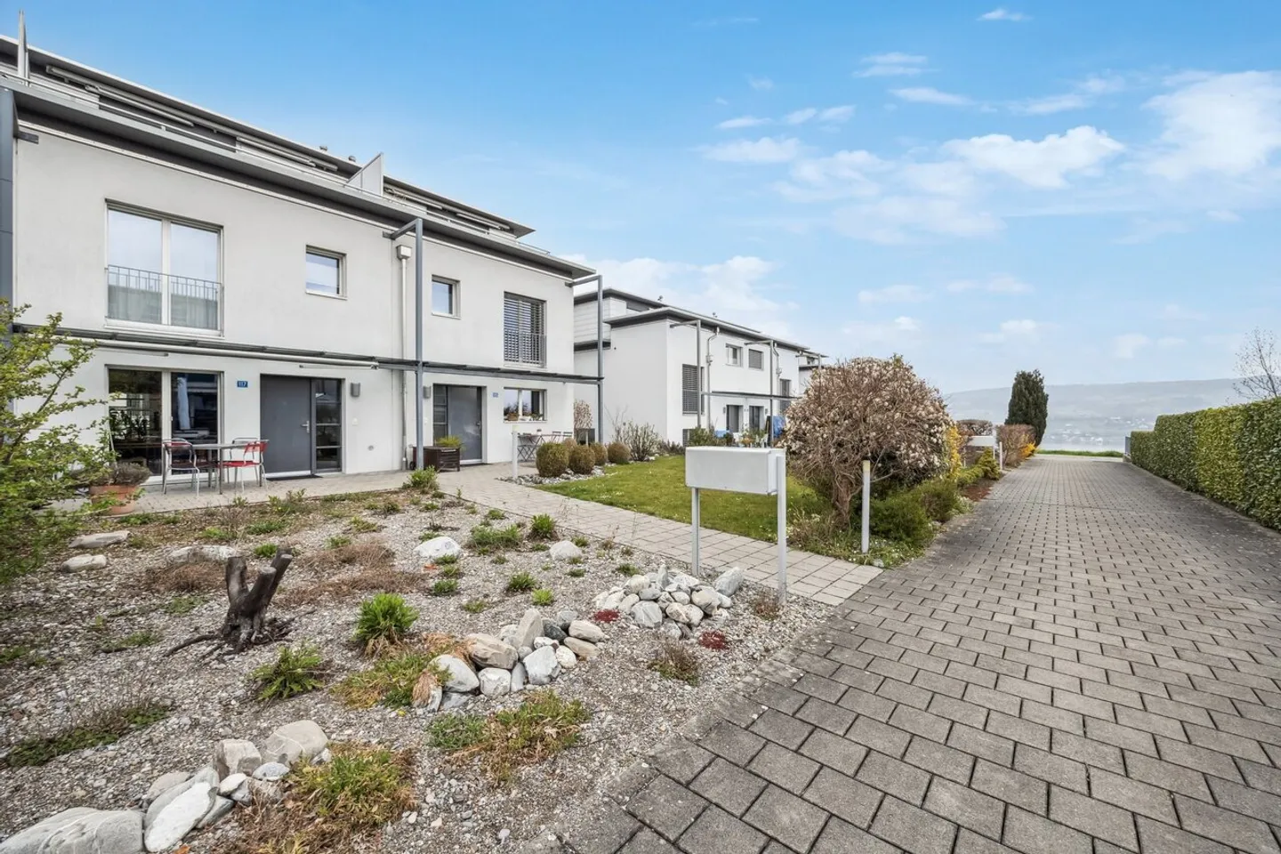 Un rêve de maison avec vue sur le lac pour votre famille - En droits de construction - Photo 1 sur 4