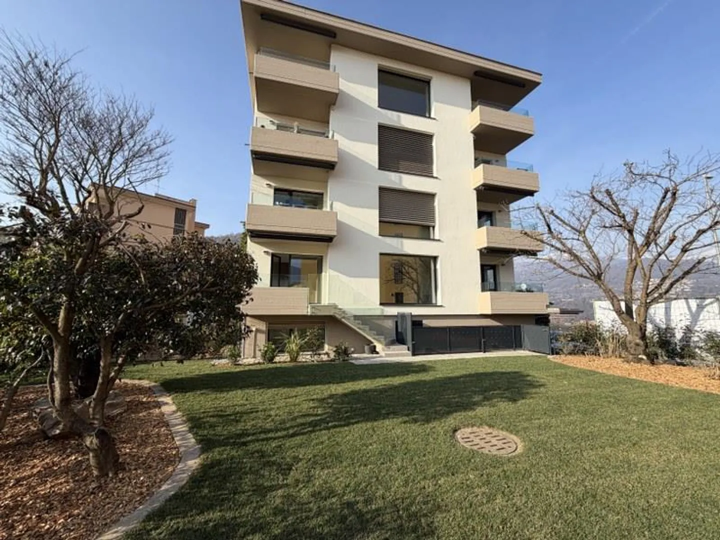 4.5 Room Apartment with Exclusive Garden in Elegant Villa - Photo 2 of 13