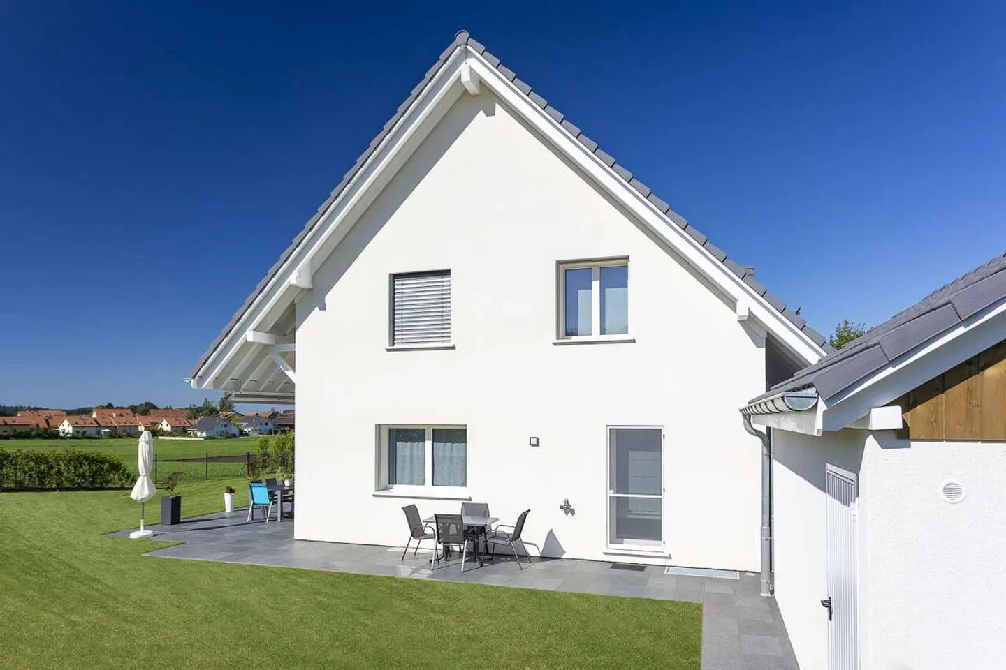 Semi-Detached Villa with Garages of 5.5 Rooms in Oron-la-Ville - Photo 1 of 8