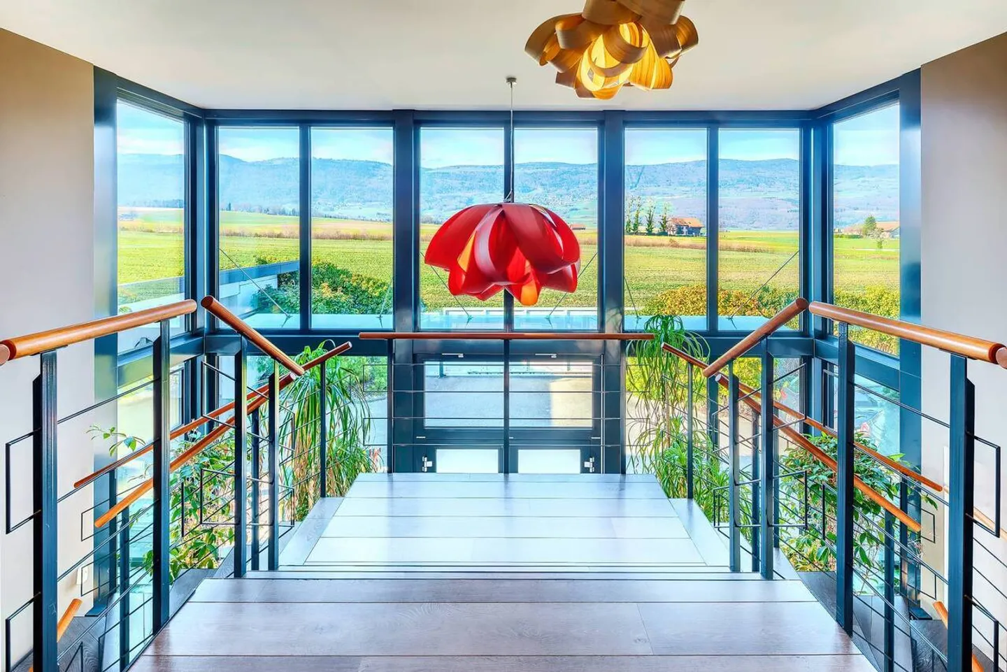 Casa contemporanea con piscina e vista panoramica sulle Alpi e sul lago - Foto 7 di 13