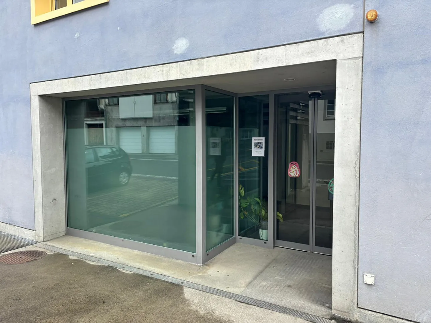 Espace commercial/bureau à louer dans un emplacement central à Kerns - Photo 1 sur 10