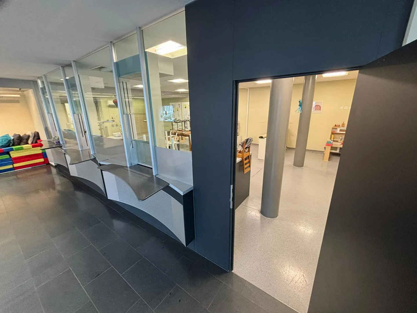 Espace commercial/bureau à louer dans un emplacement central à Kerns - Photo 3 sur 10