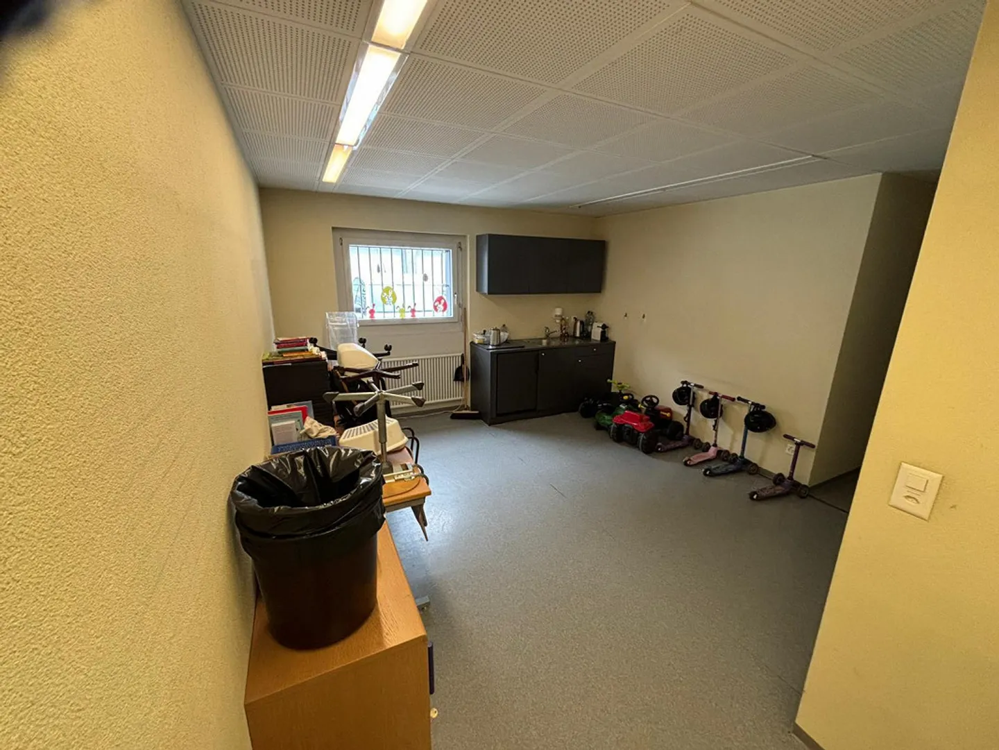 Espace commercial/bureau à louer dans un emplacement central à Kerns - Photo 6 sur 10