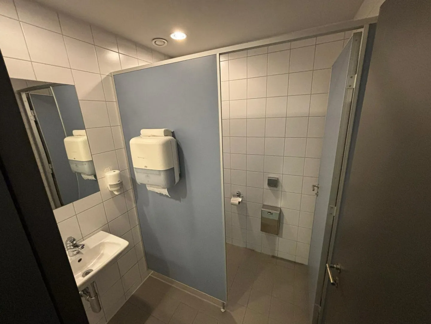 Espace commercial/bureau à louer dans un emplacement central à Kerns - Photo 10 sur 10