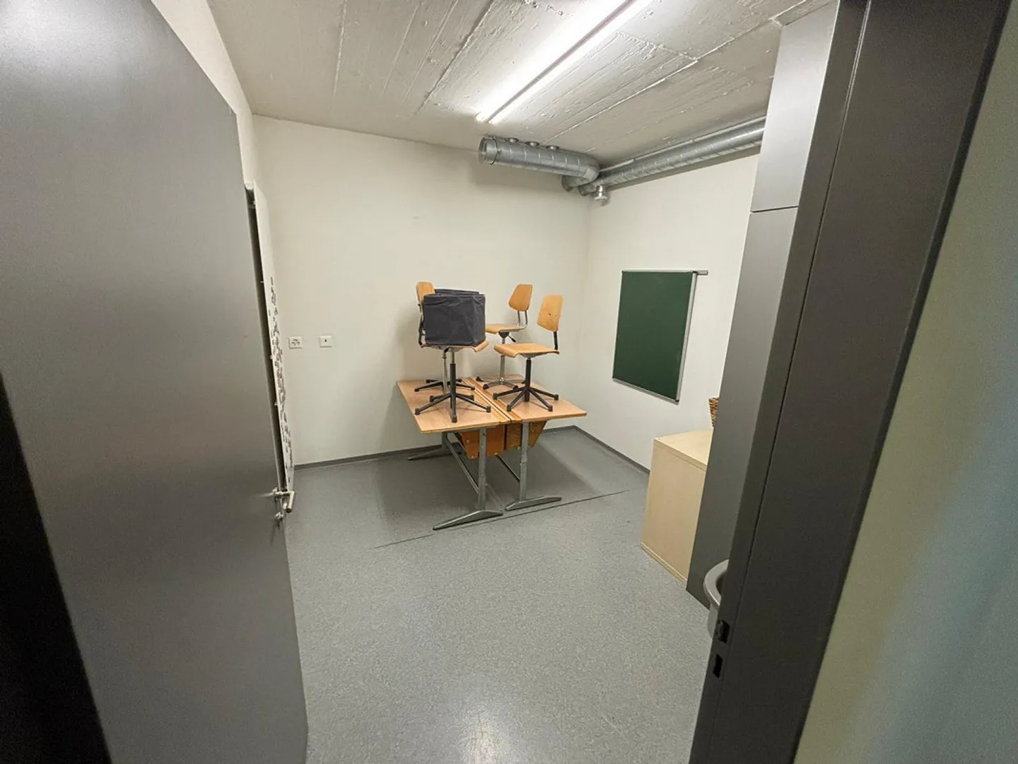 Espace commercial/bureau à louer dans un emplacement central à Kerns - Photo 7 sur 10