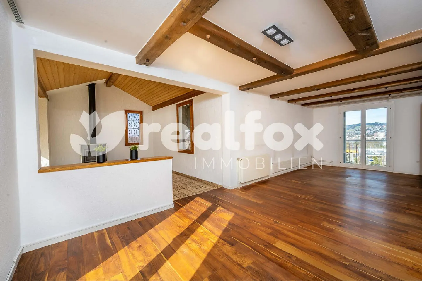 Casa bifamiliare situata in posizione tranquilla con giardino - Foto 1 di 23