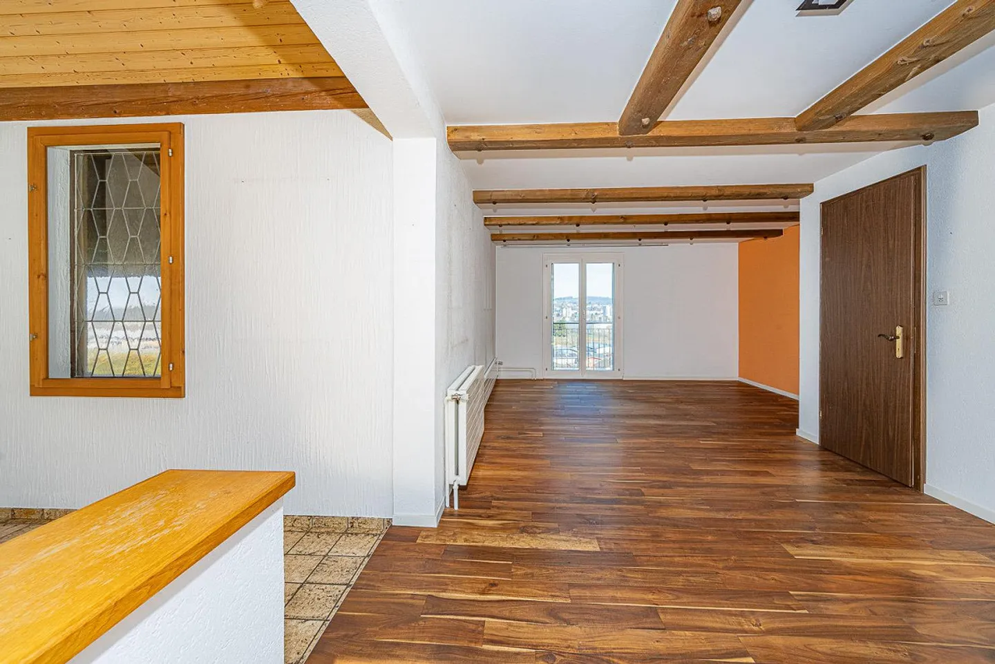 Casa bifamiliare situata in posizione tranquilla con giardino - Foto 2 di 23