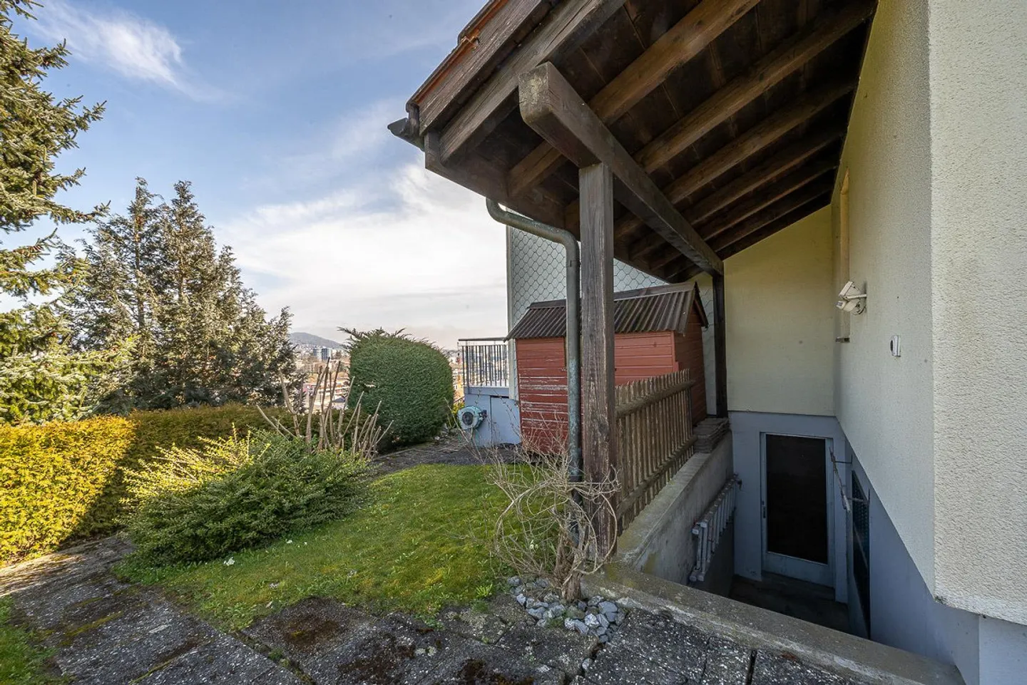 Casa bifamiliare situata in posizione tranquilla con giardino - Foto 6 di 23