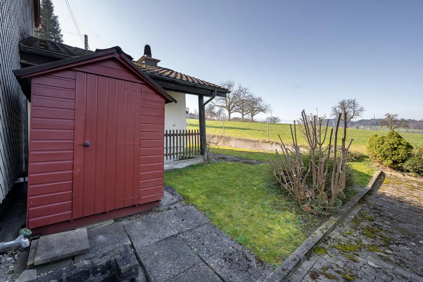 Casa bifamiliare situata in posizione tranquilla con giardino - Foto 7 di 23