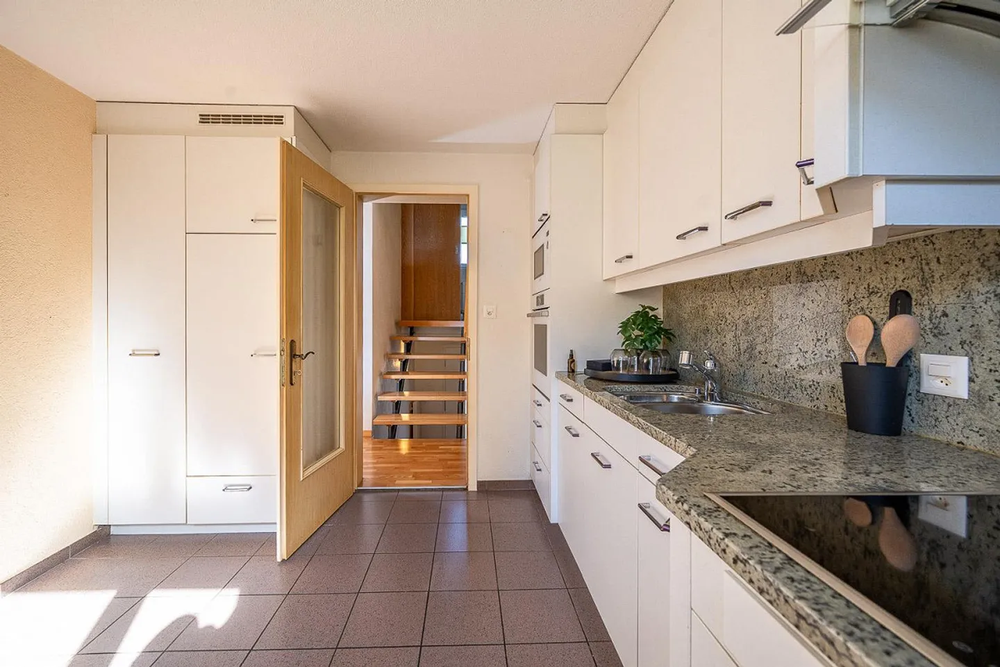 Casa bifamiliare situata in posizione tranquilla con giardino - Foto 13 di 23