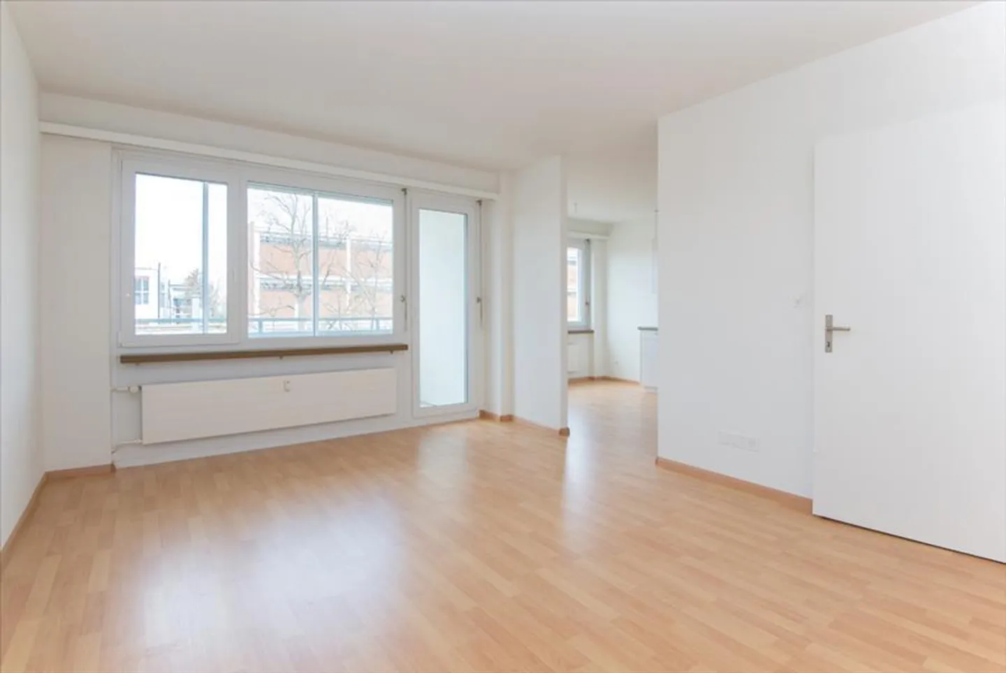 Geräumige Wohnung mit Balkon - Foto 3 von 6