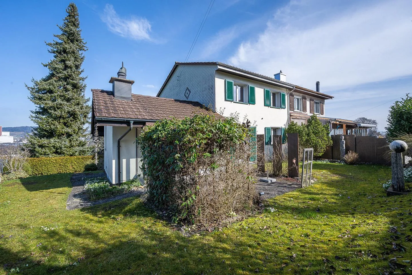 Casa bifamiliare situata in posizione tranquilla con giardino - Foto 8 di 23