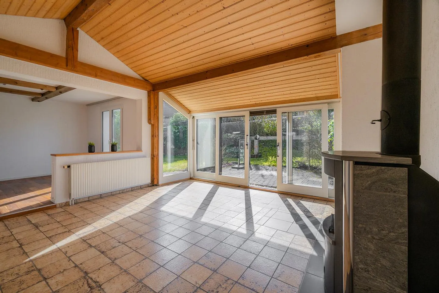 Casa bifamiliare situata in posizione tranquilla con giardino - Foto 9 di 23