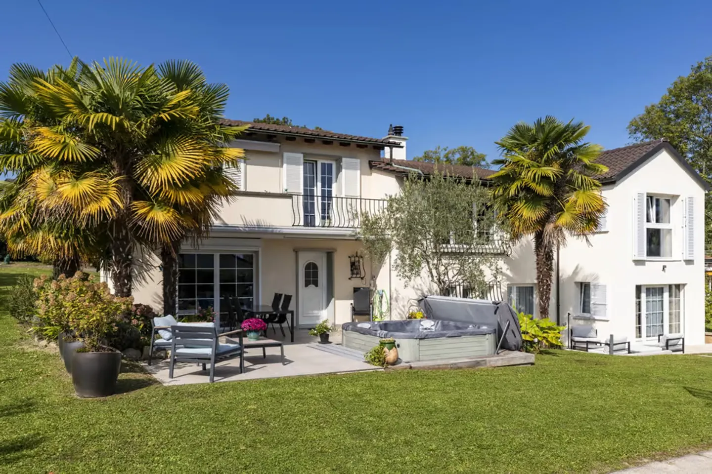 Charming Detached Villa in Lonay - Photo 2 of 13