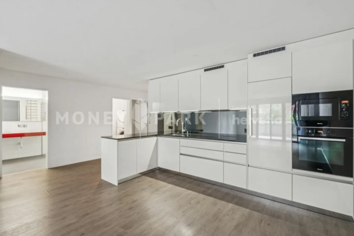 Ampio appartamento di 2,5 stanze in una posizione vicino alla natura - Foto 3 di 13