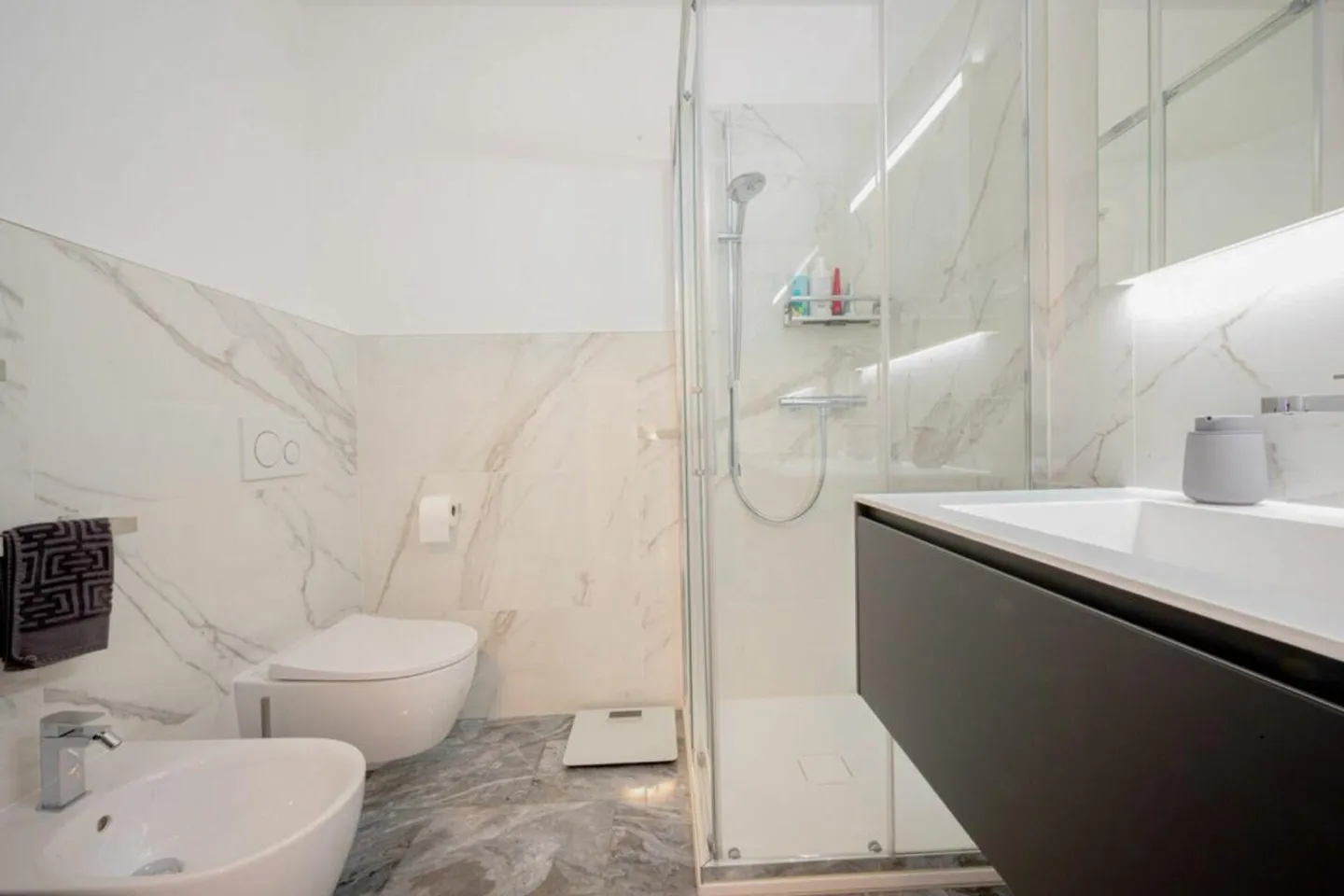 Elegante Maisonette mit Gärten - Foto 12 von 14