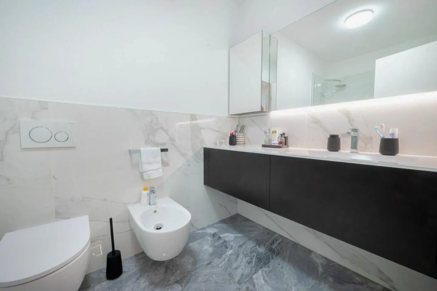 Elegante Maisonette mit Gärten - Foto 13 von 14