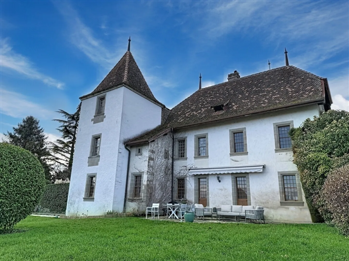 Maison jumelée de 6,5 pièces avec grand jardin - Photo 1 sur 14