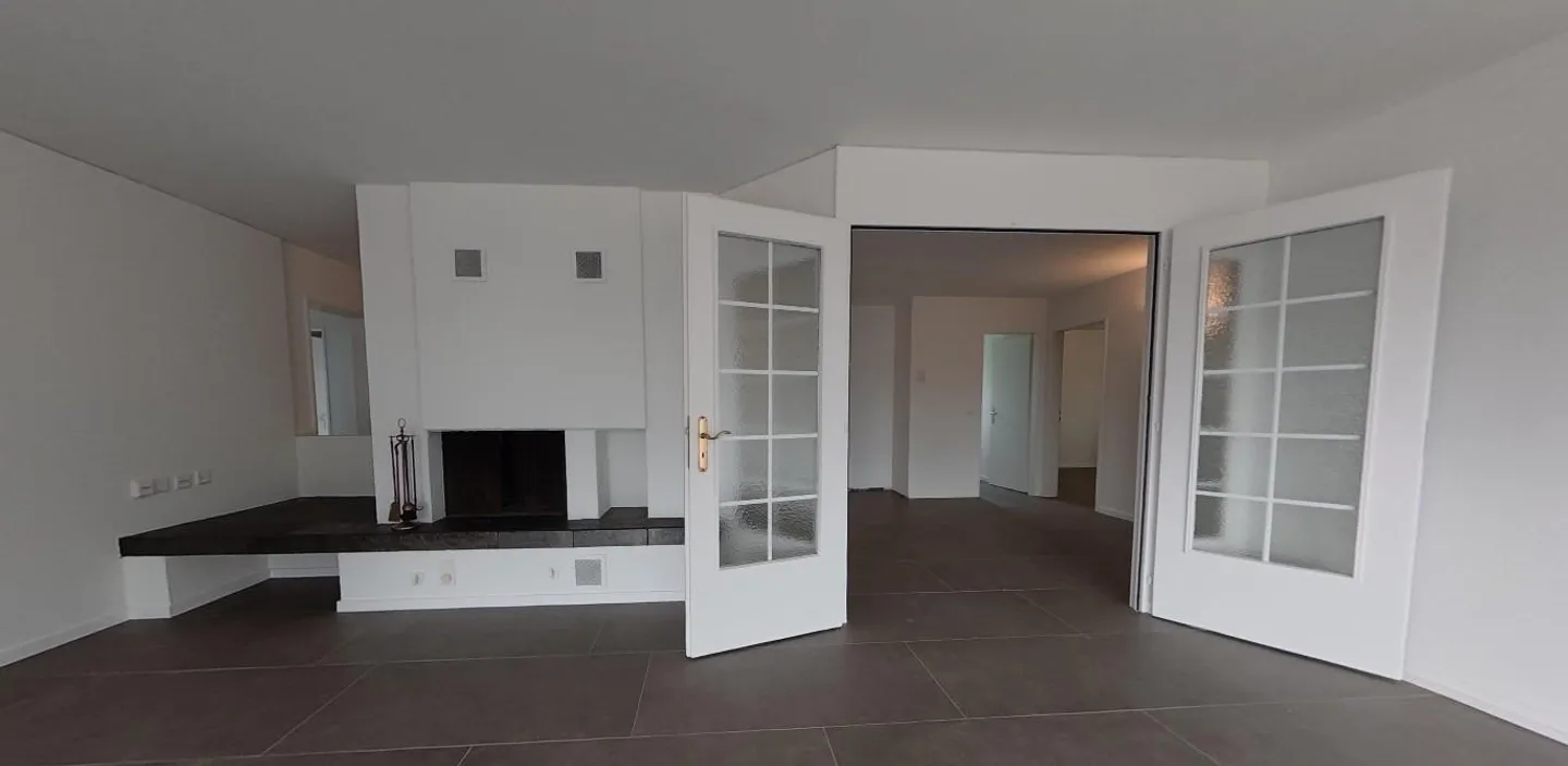 Beautiful, newly renovated 5.5 room apartment for rent - Photo 1 of 2