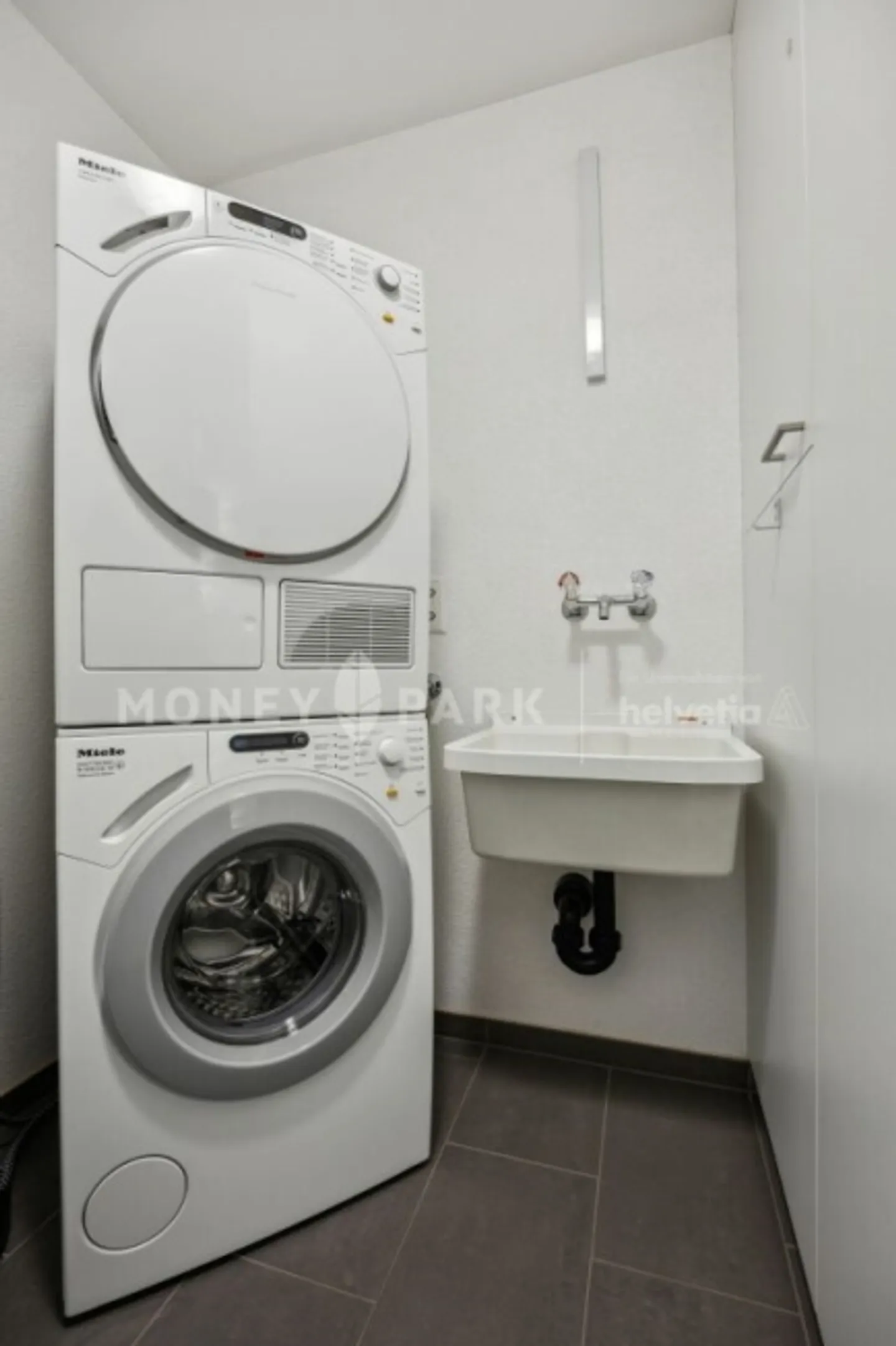 Ampio appartamento di 2,5 stanze in una posizione vicino alla natura - Foto 7 di 13