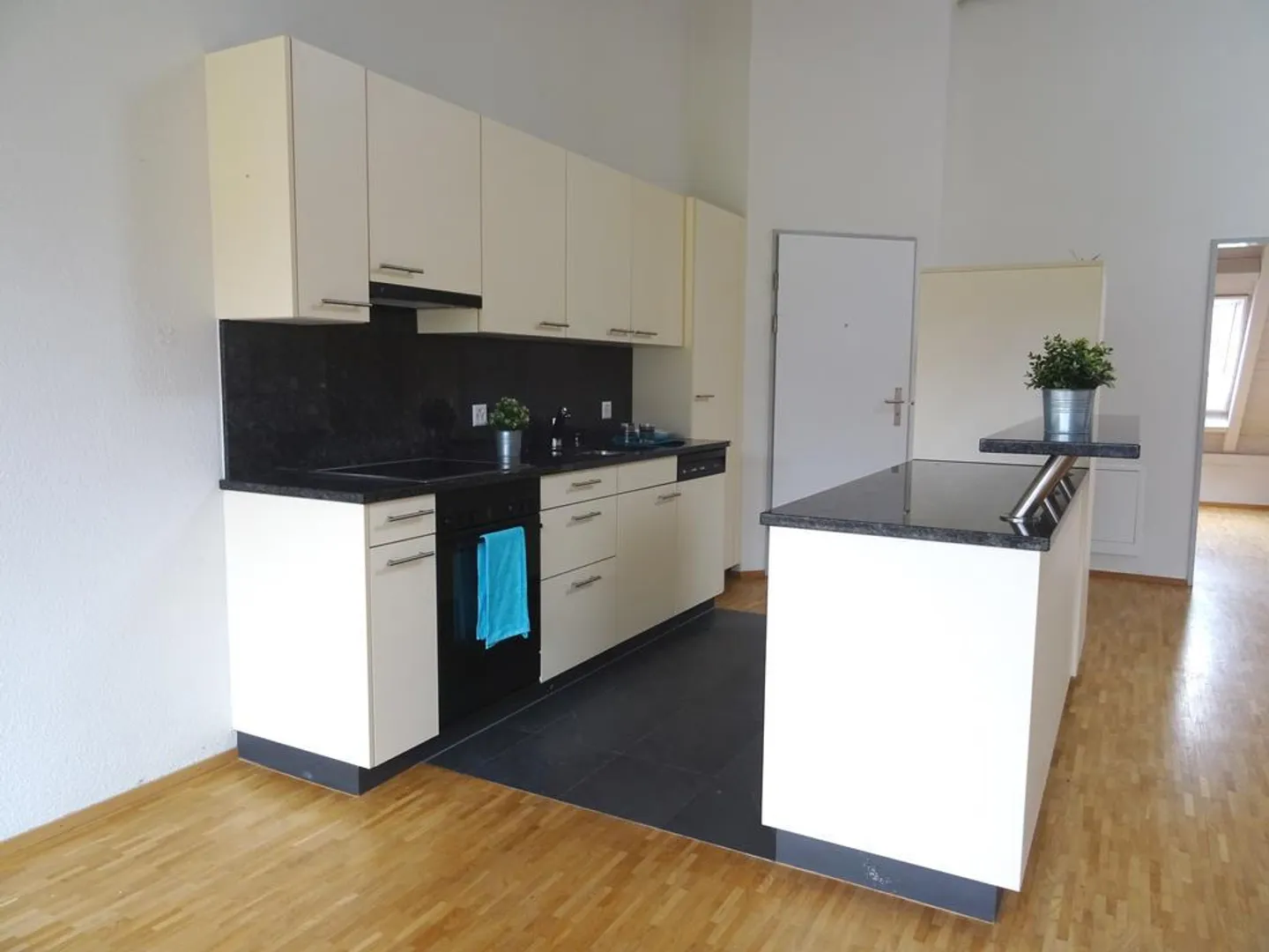 Gemütliche Dachwohnung mit Terrasse - Foto 3 von 12
