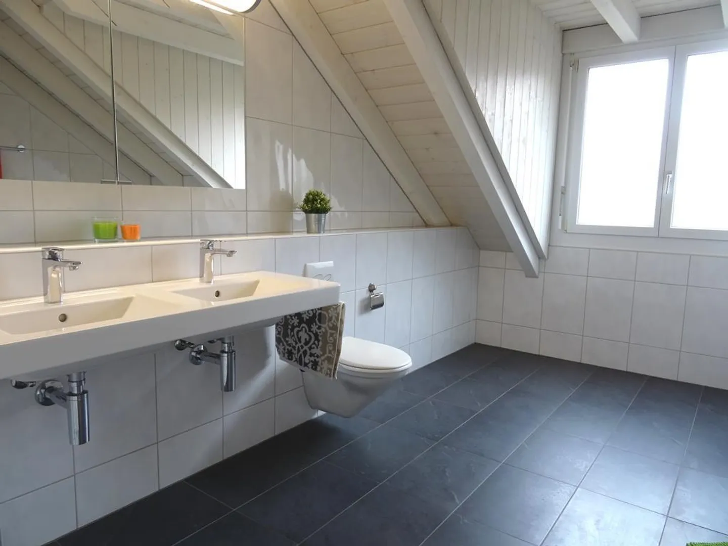 Gemütliche Dachwohnung mit Terrasse - Foto 2 von 12