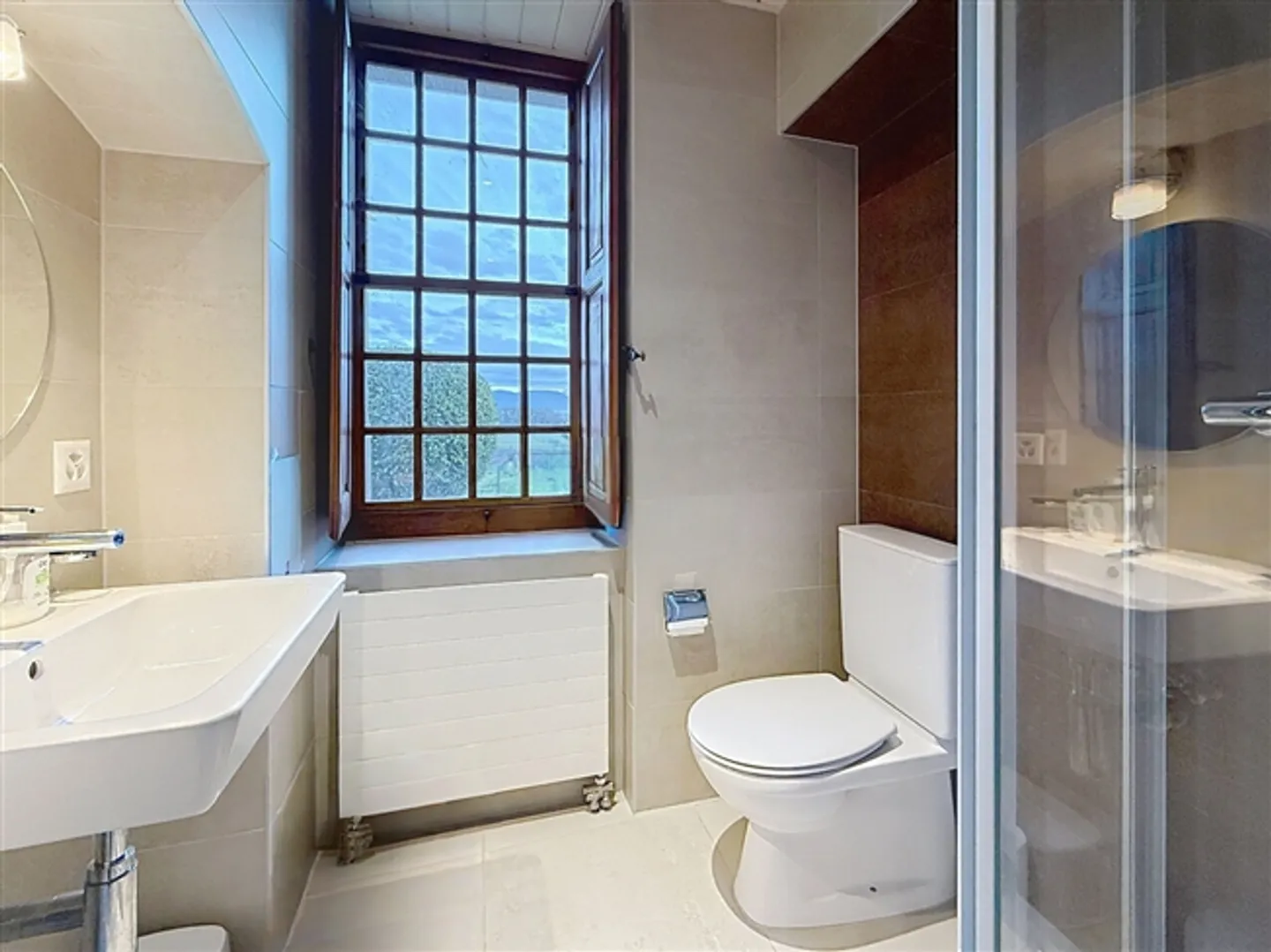 Maison jumelée de 6,5 pièces avec grand jardin - Photo 7 sur 14