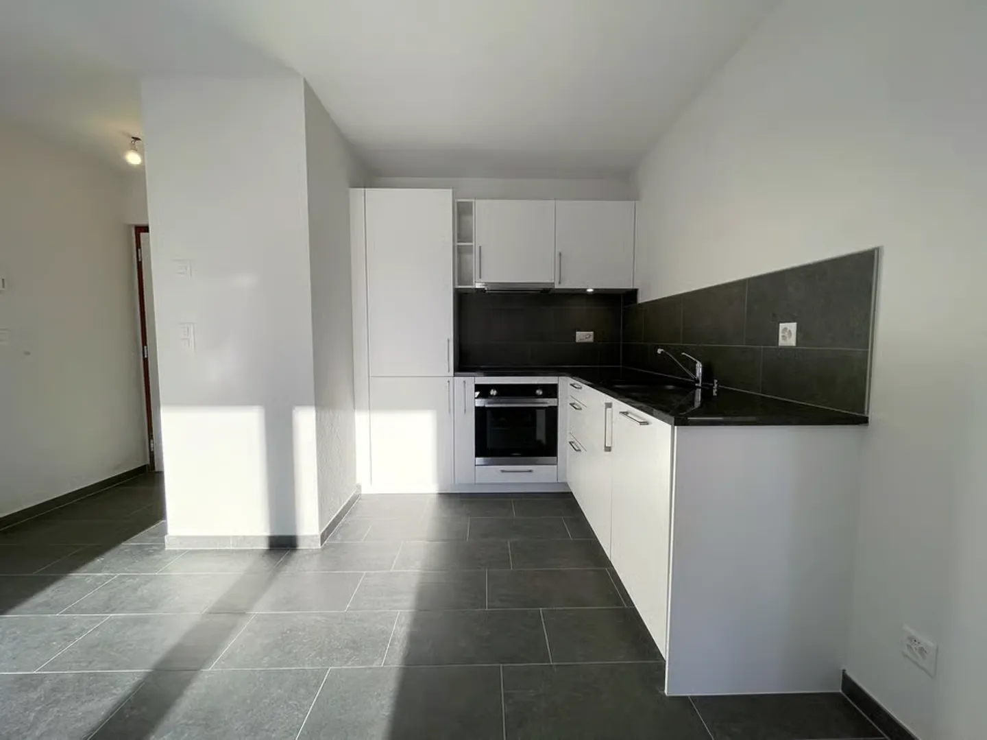Appartement moderne 2.5 pièces - Photo 2 sur 5