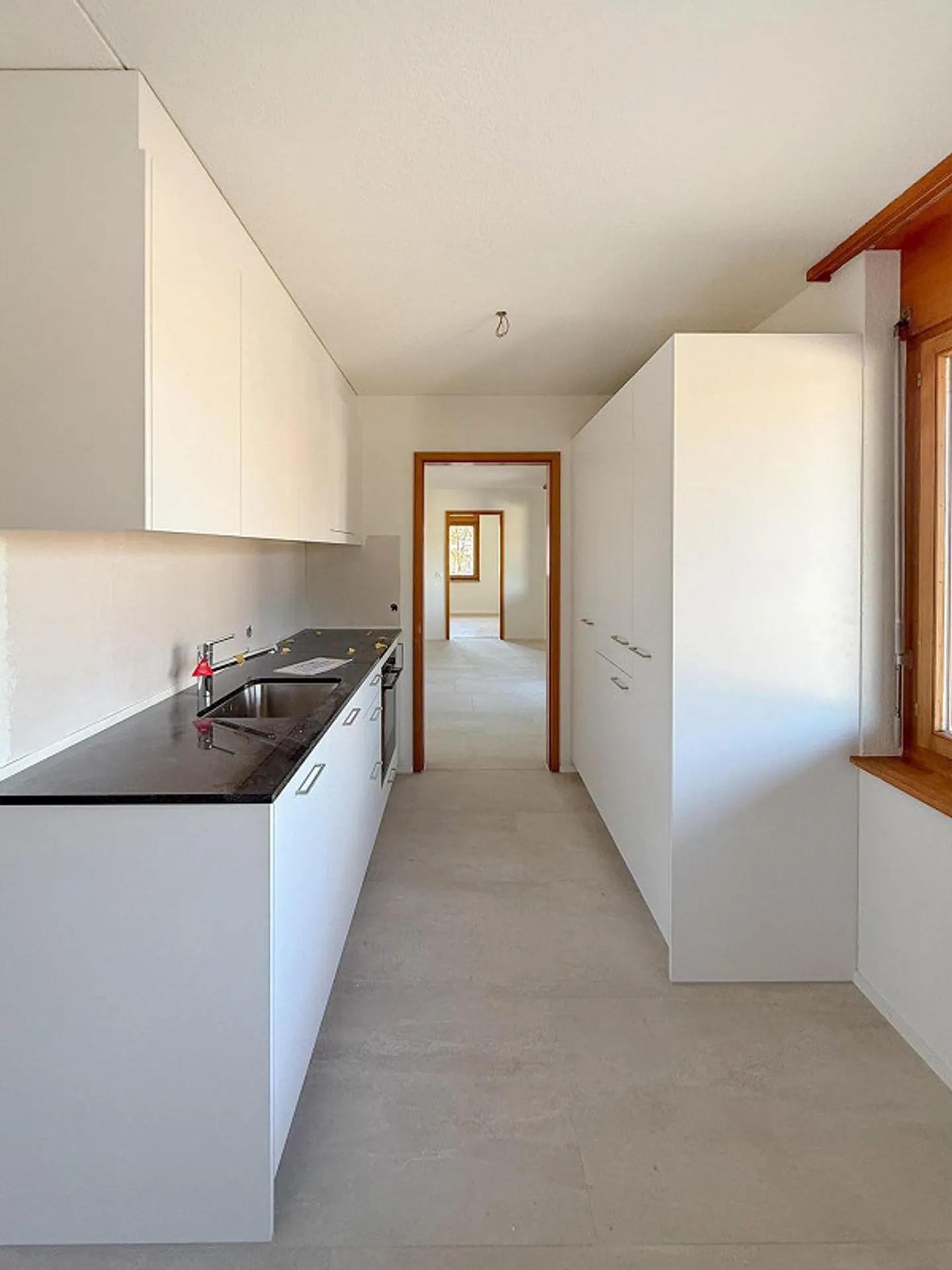 Freshly renovated 2.5 room apartment in a quiet location - Photo 1 of 8