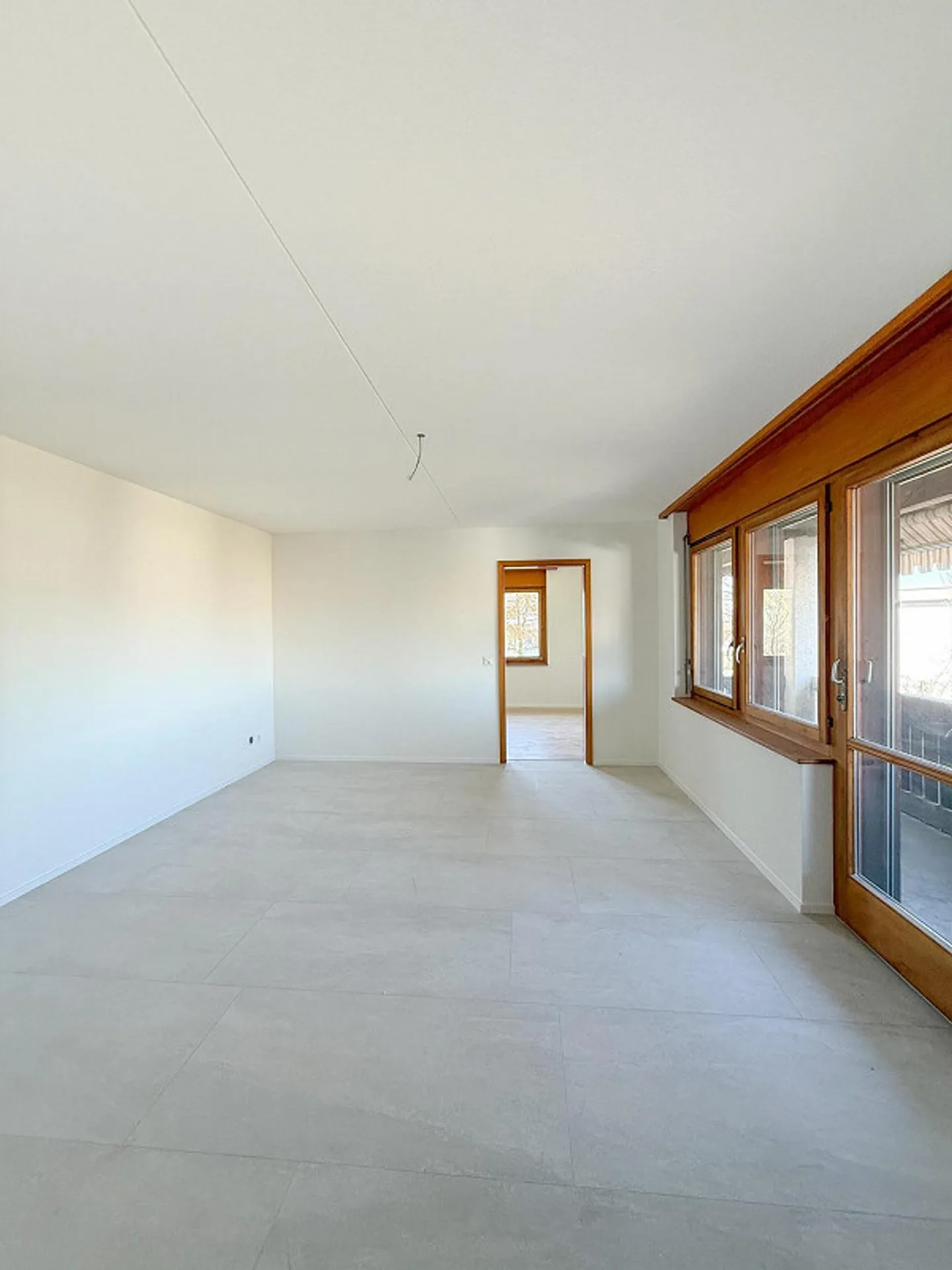 Freshly renovated 2.5 room apartment in a quiet location - Photo 2 of 8