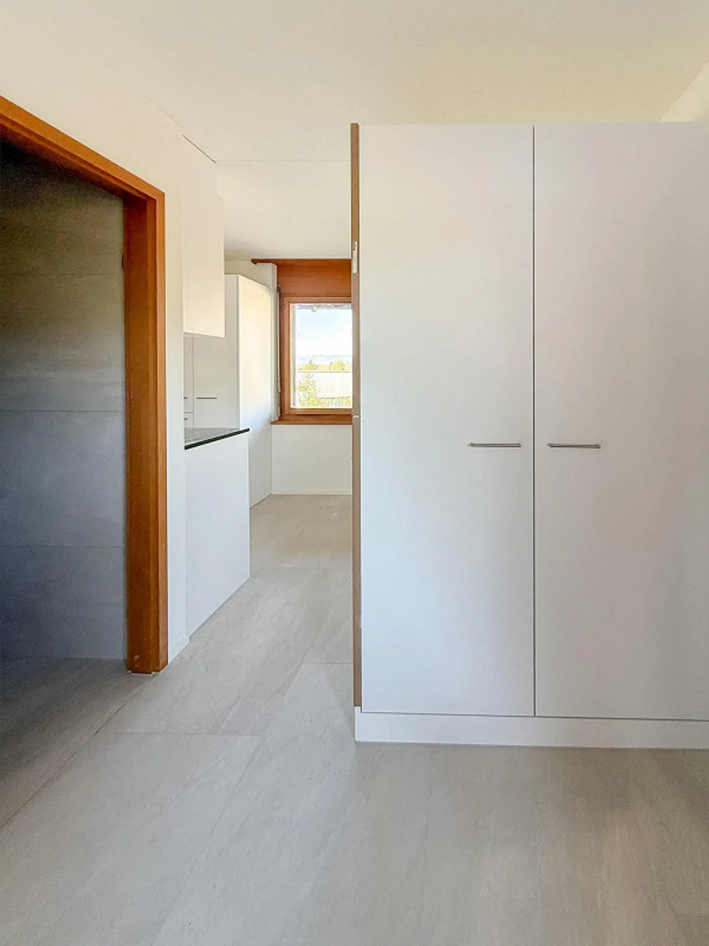 Freshly renovated 2.5 room apartment in a quiet location - Photo 5 of 8