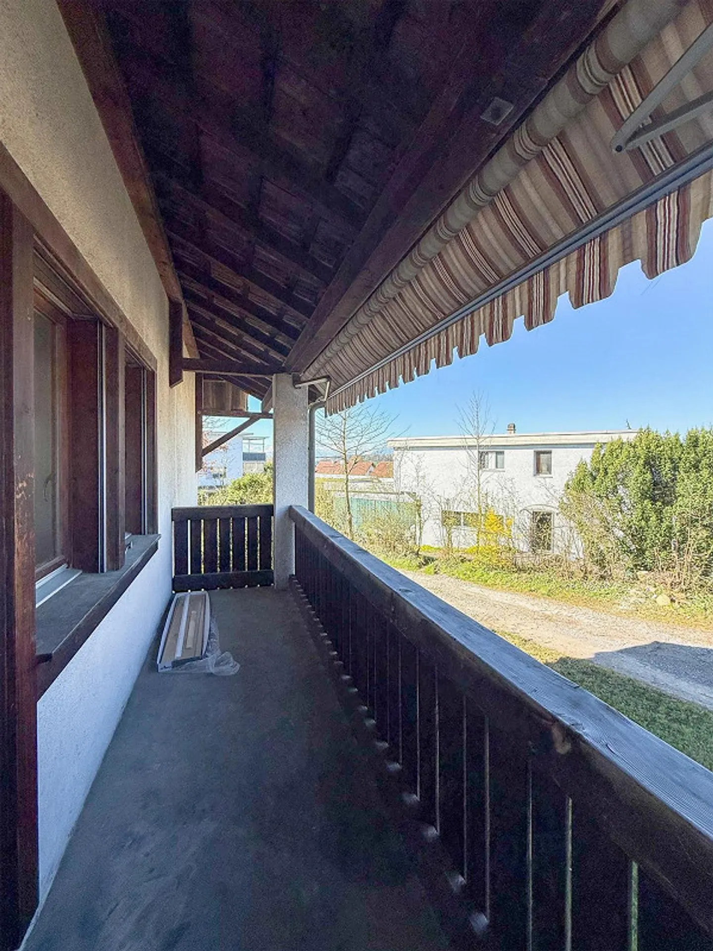 Freshly renovated 2.5 room apartment in a quiet location - Photo 7 of 8