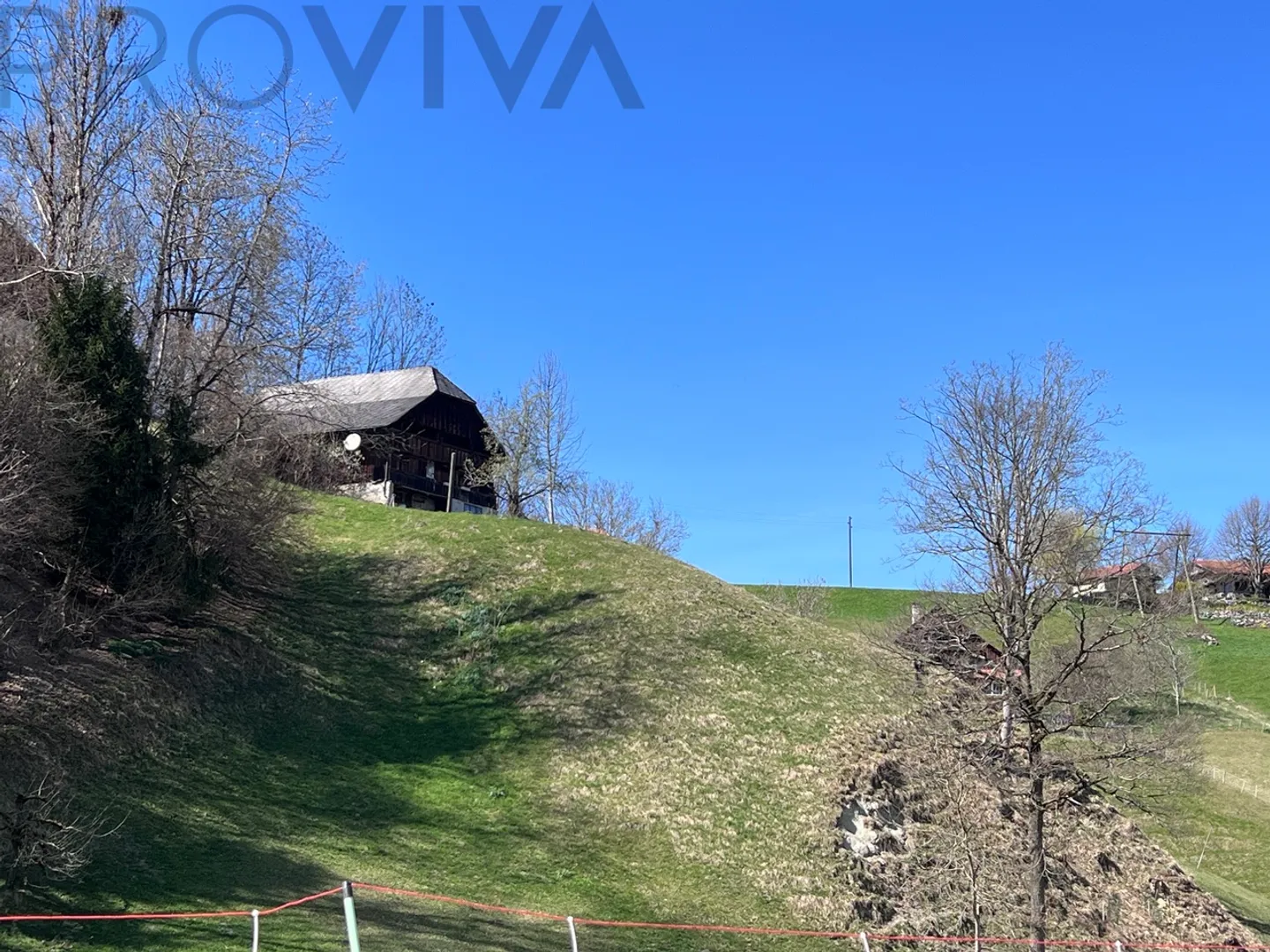 Maison à démolir avec projet de construction approuvé à vendre - Photo 2 sur 11