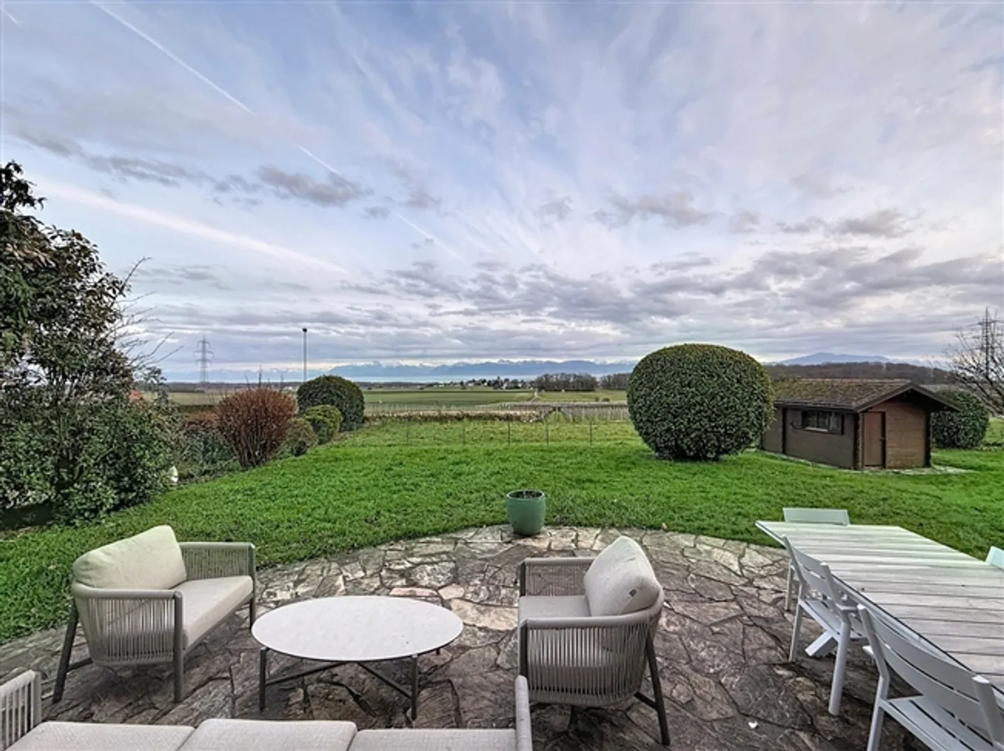 Maison jumelée de 6,5 pièces avec grand jardin - Photo 9 sur 14