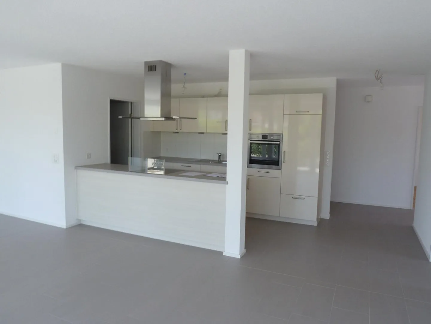 Grosszügige 4.5-Zimmer EG-Wohnung an Top-Lage inkl. Parkplätze - Foto 1 von 12