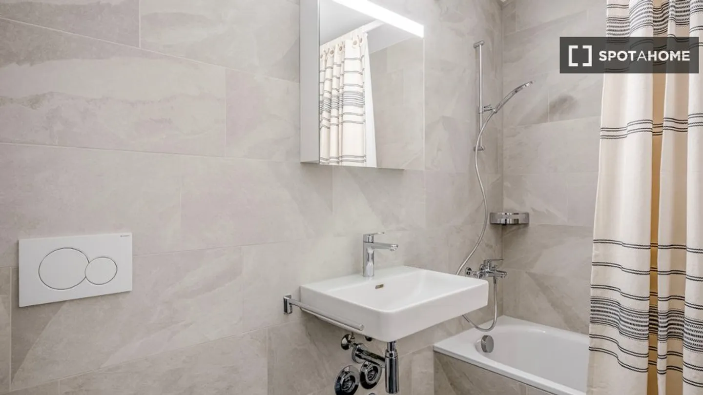 Entdecke, besichtige und miete dein neues Zuhause online mit vollem Vertrauen. - Foto 17 von 18