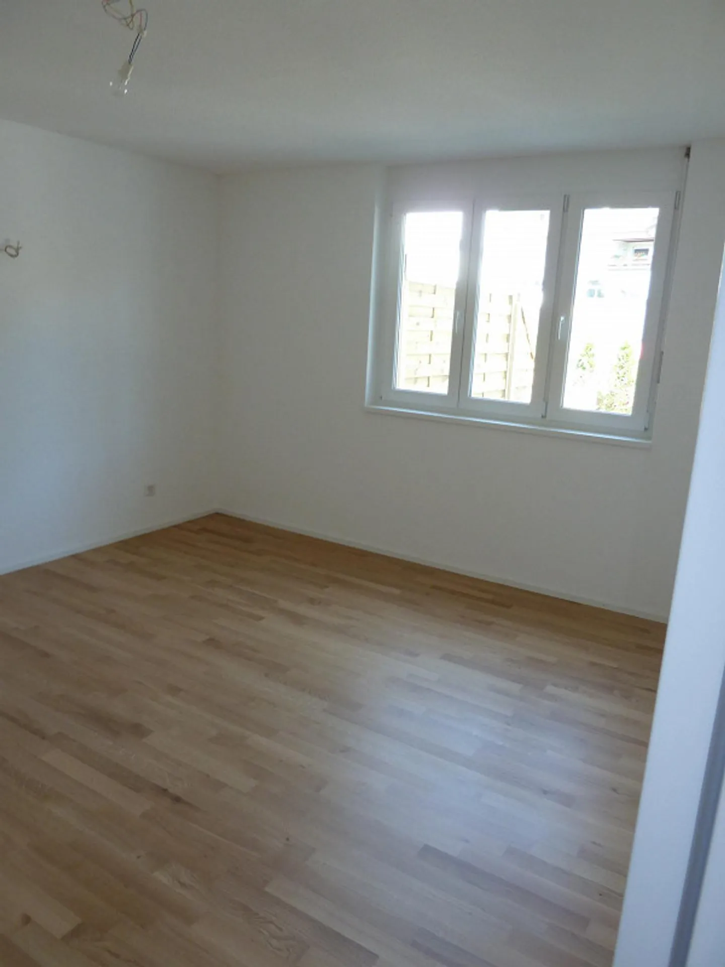 Grosszügige 4.5-Zimmer EG-Wohnung an Top-Lage inkl. Parkplätze - Foto 6 von 12