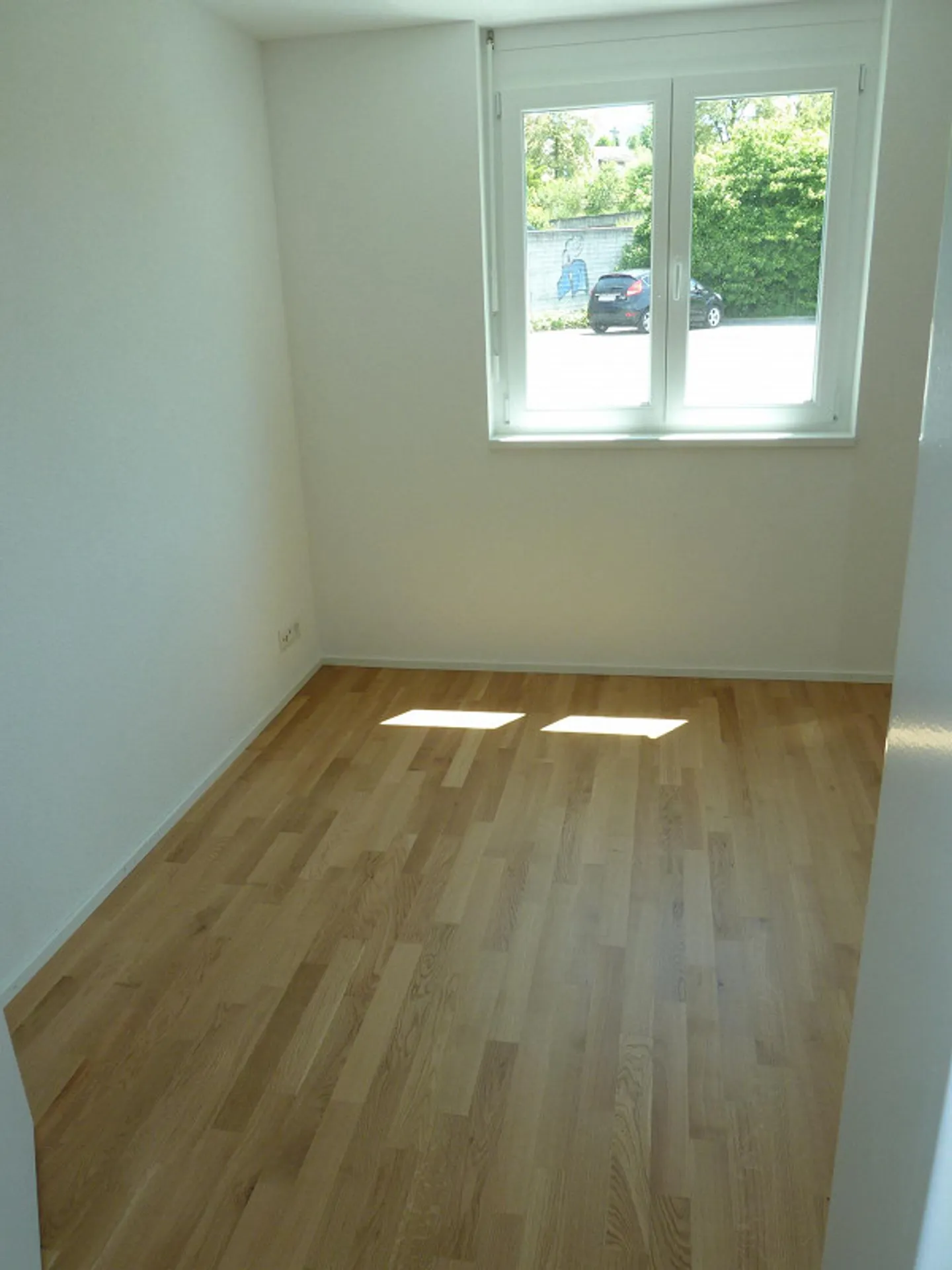 Grosszügige 4.5-Zimmer EG-Wohnung an Top-Lage inkl. Parkplätze - Foto 7 von 12