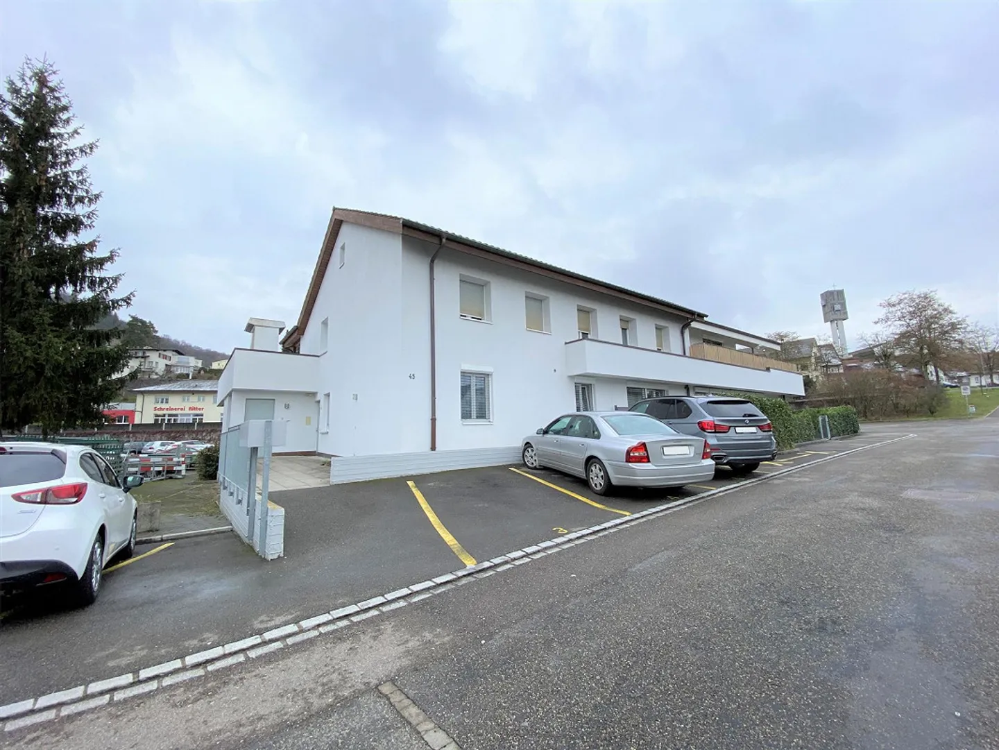 Grosszügige 4.5-Zimmer EG-Wohnung an Top-Lage inkl. Parkplätze - Foto 11 von 12