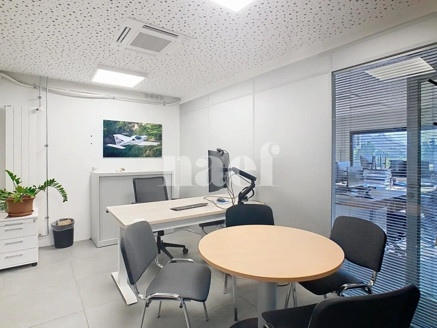Offices of 130 m2 on the 1st floor - Photo 5 of 5