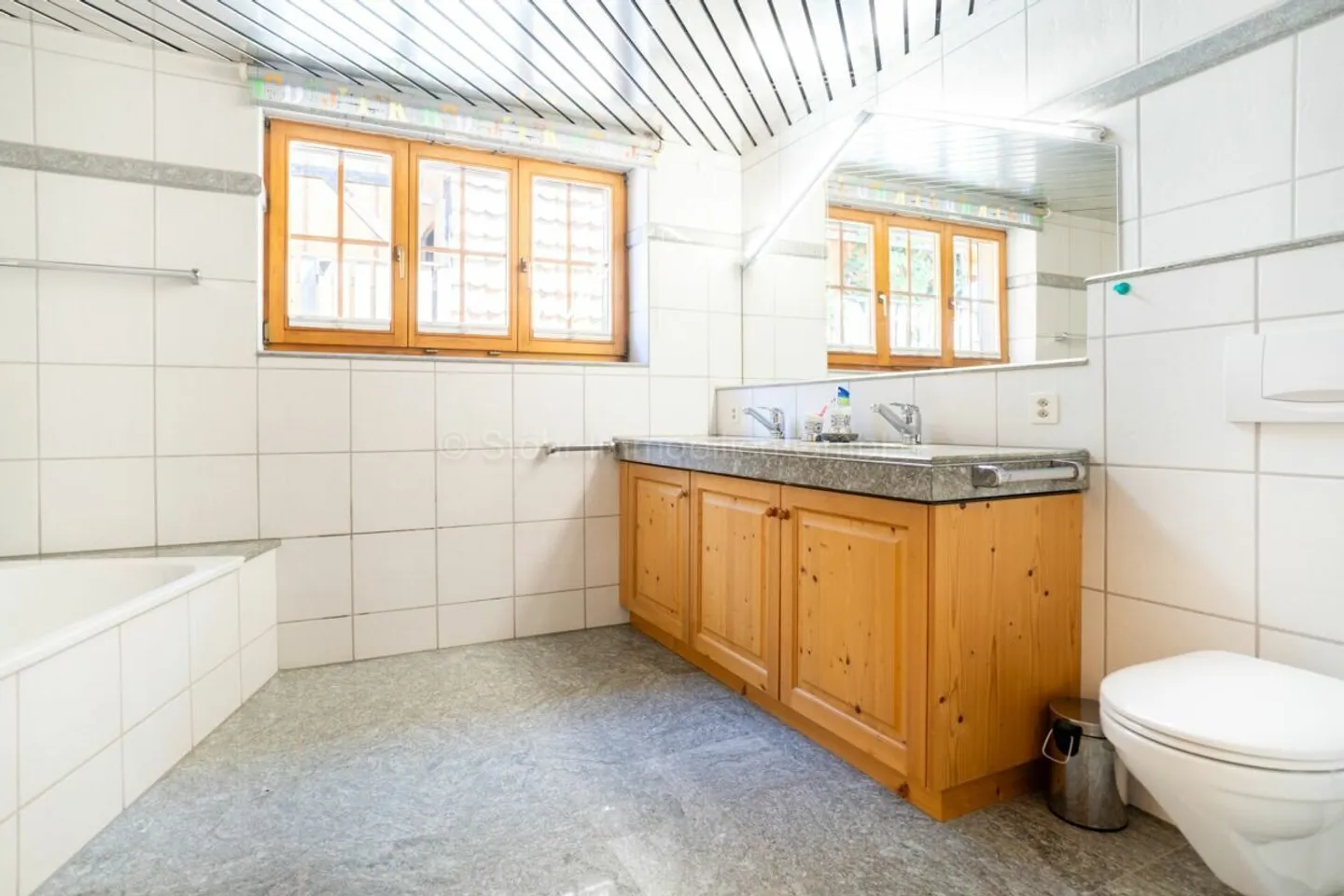 Maison bifamiliale avec terrain à bâtir - Une occasion unique - Photo 26 sur 29