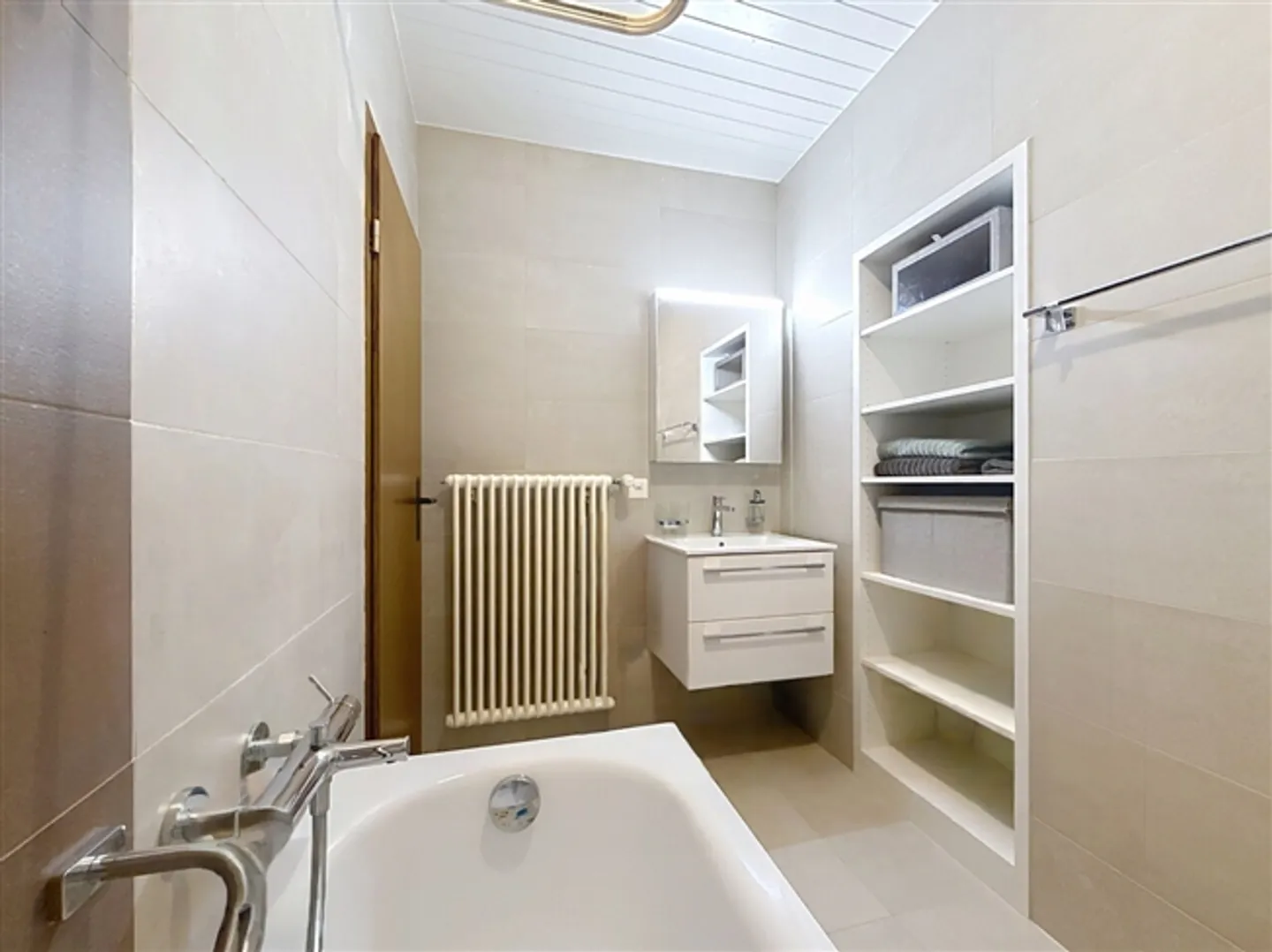 Maison jumelée de 6,5 pièces avec grand jardin - Photo 13 sur 14