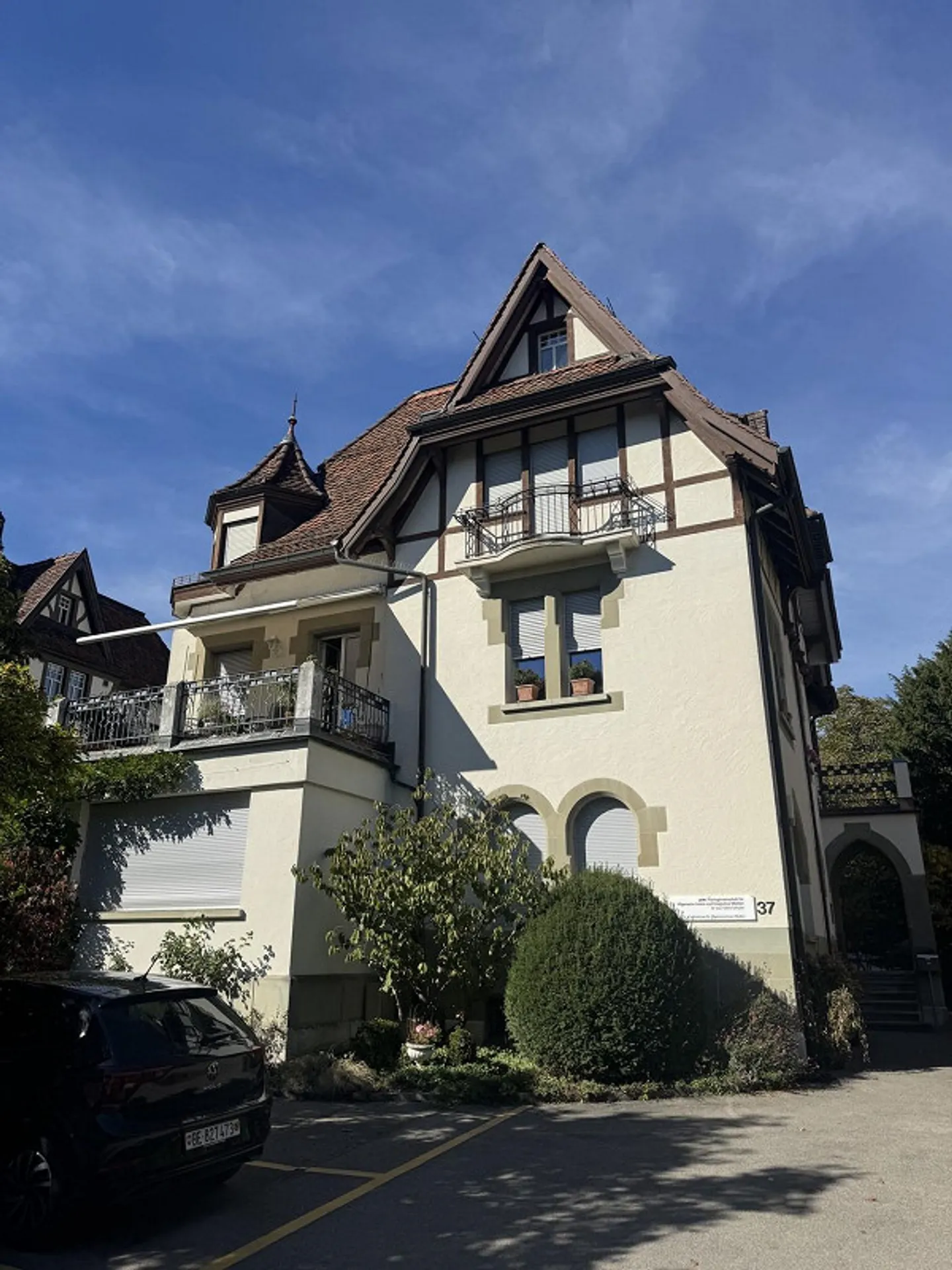 Stylish 4-room apartment with fireplace in a quiet location in Bern! - Photo 1 of 13