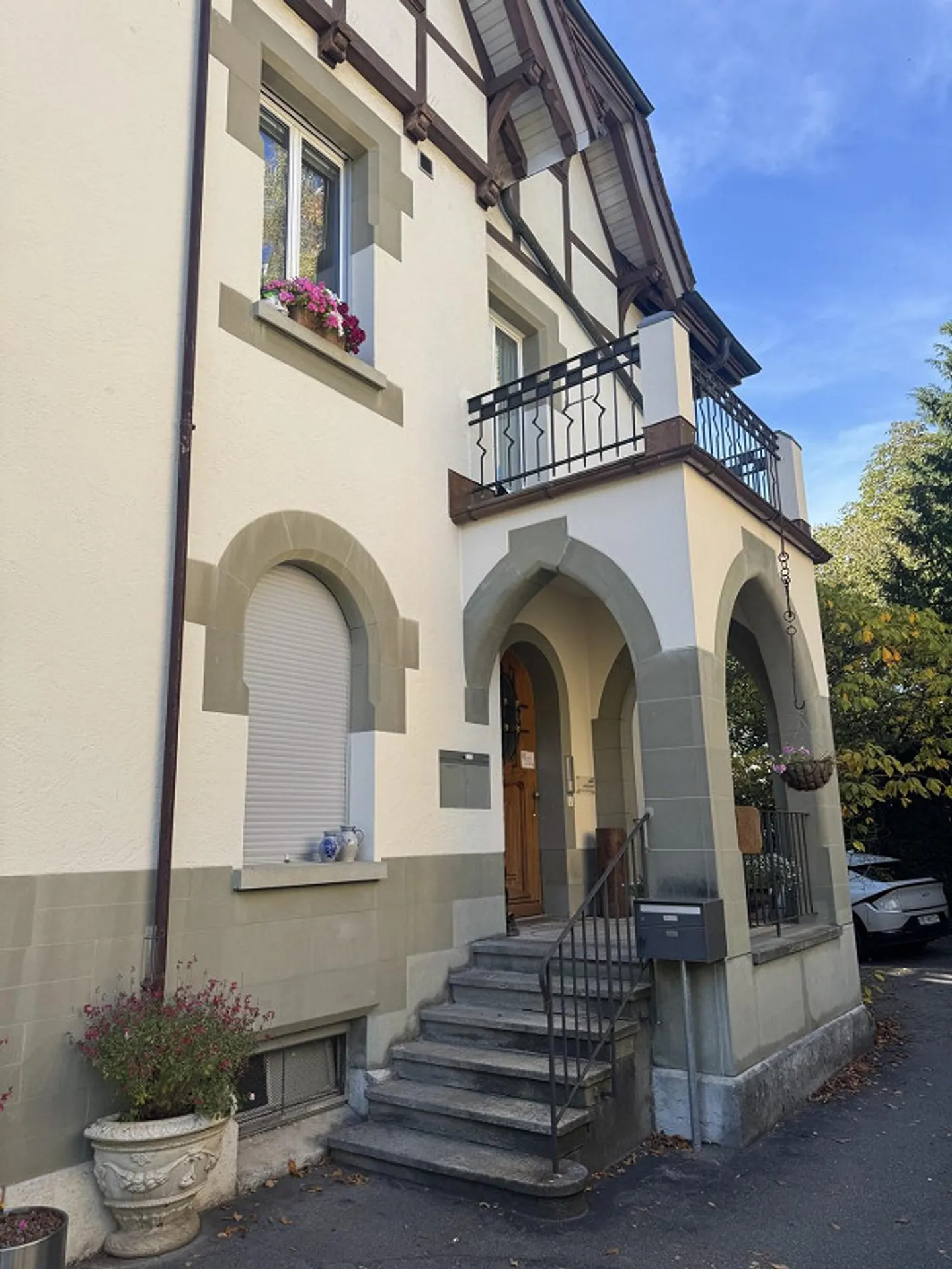 Stylish 4-room apartment with fireplace in a quiet location in Bern! - Photo 2 of 13