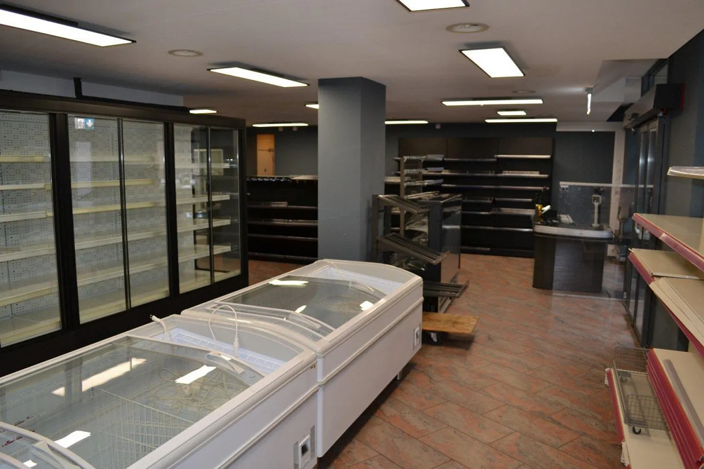 Modern commercial space for rent in the center of Altdorf - Photo 3 of 13